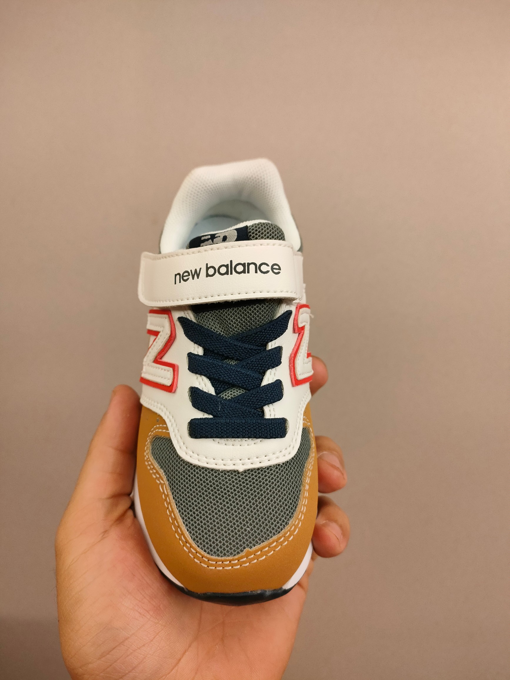 图片[4]-996儿童低帮透气防震防滑运动鞋 大童魔术贴加松紧带，小童魔术贴 经典的996系列！该系列传承了品牌的诸多优点，大胆创新！堪称经典系列里的经典，也是最为热门的系列！时隔一年，再次带来的童鞋，必属重磅～-选品中心