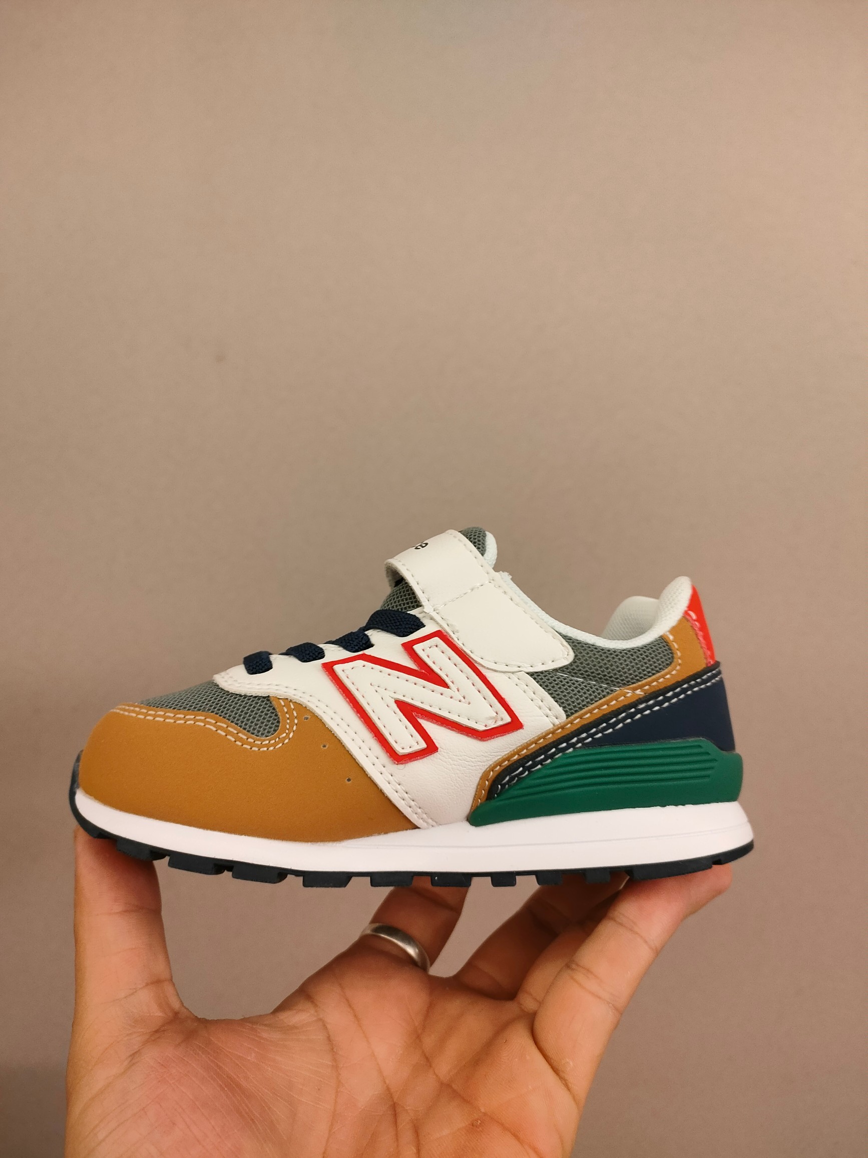 图片[5]-996儿童低帮透气防震防滑运动鞋 大童魔术贴加松紧带，小童魔术贴 经典的996系列！该系列传承了品牌的诸多优点，大胆创新！堪称经典系列里的经典，也是最为热门的系列！时隔一年，再次带来的童鞋，必属重磅～-选品中心