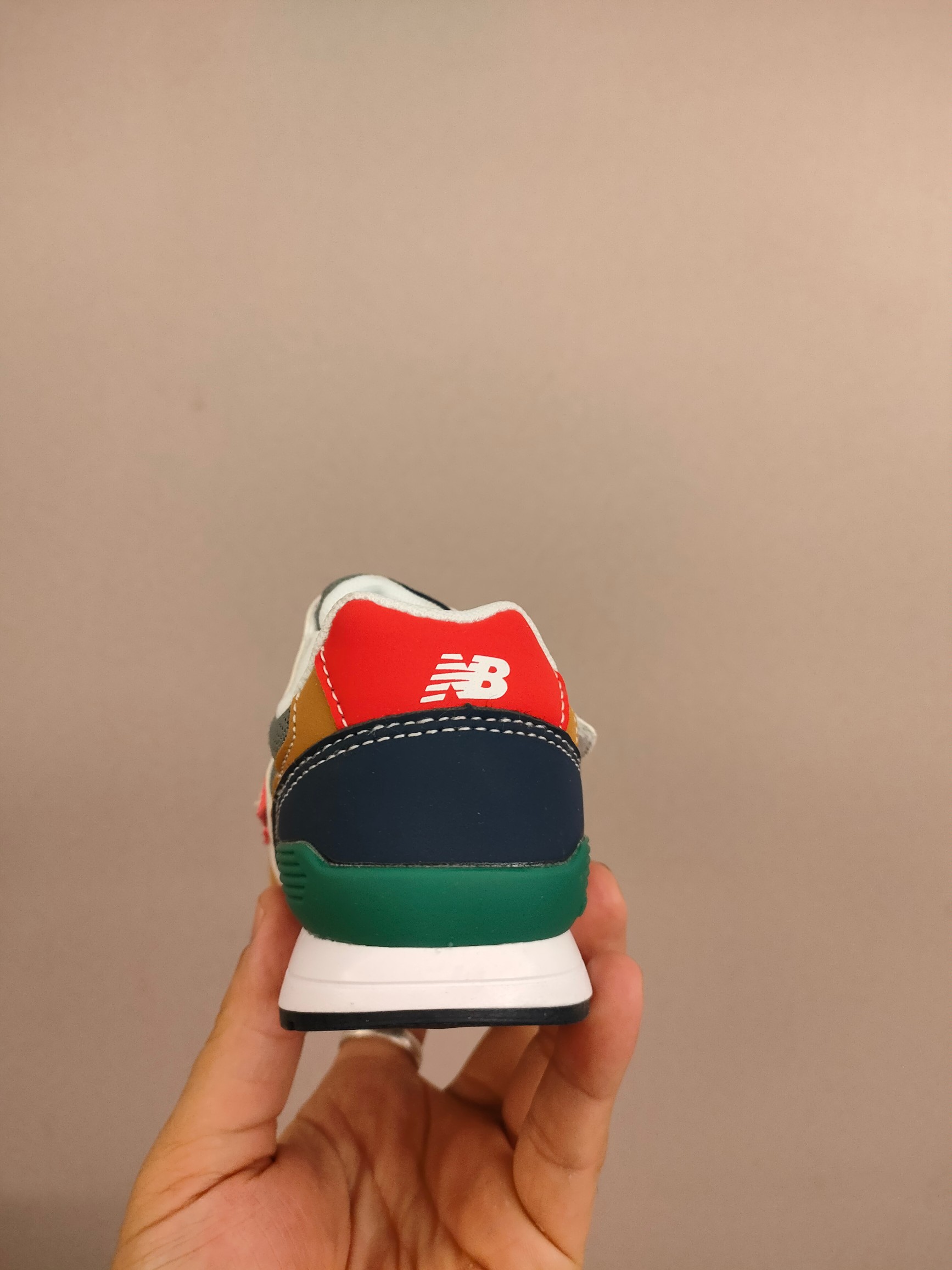 图片[6]-996儿童低帮透气防震防滑运动鞋 大童魔术贴加松紧带，小童魔术贴 经典的996系列！该系列传承了品牌的诸多优点，大胆创新！堪称经典系列里的经典，也是最为热门的系列！时隔一年，再次带来的童鞋，必属重磅～-选品中心