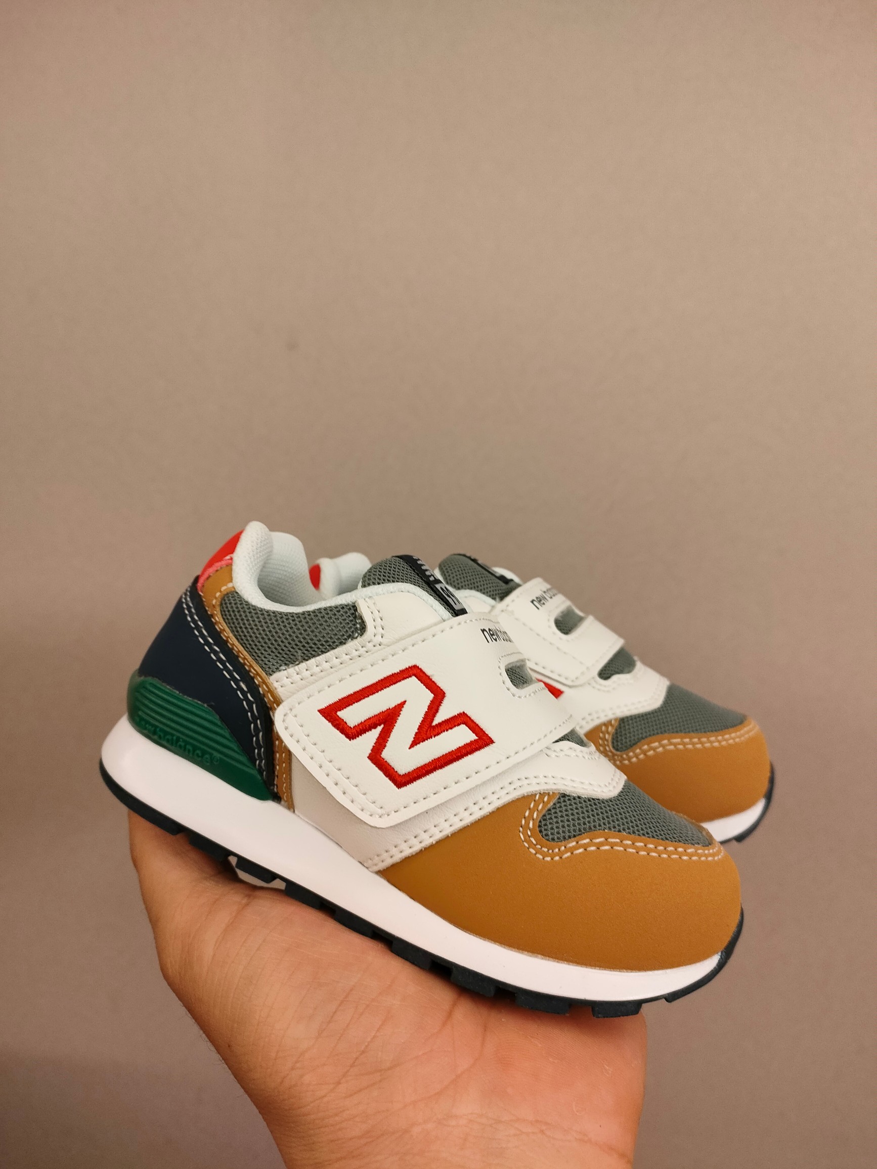 图片[2]-996儿童低帮透气防震防滑运动鞋 大童魔术贴加松紧带，小童魔术贴 经典的996系列！该系列传承了品牌的诸多优点，大胆创新！堪称经典系列里的经典，也是最为热门的系列！时隔一年，再次带来的童鞋，必属重磅～-选品中心