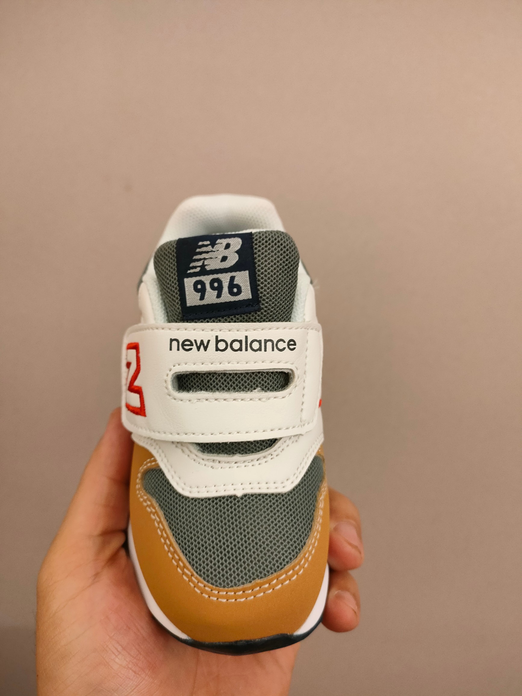 图片[4]-996儿童低帮透气防震防滑运动鞋 大童魔术贴加松紧带，小童魔术贴 经典的996系列！该系列传承了品牌的诸多优点，大胆创新！堪称经典系列里的经典，也是最为热门的系列！时隔一年，再次带来的童鞋，必属重磅～-选品中心