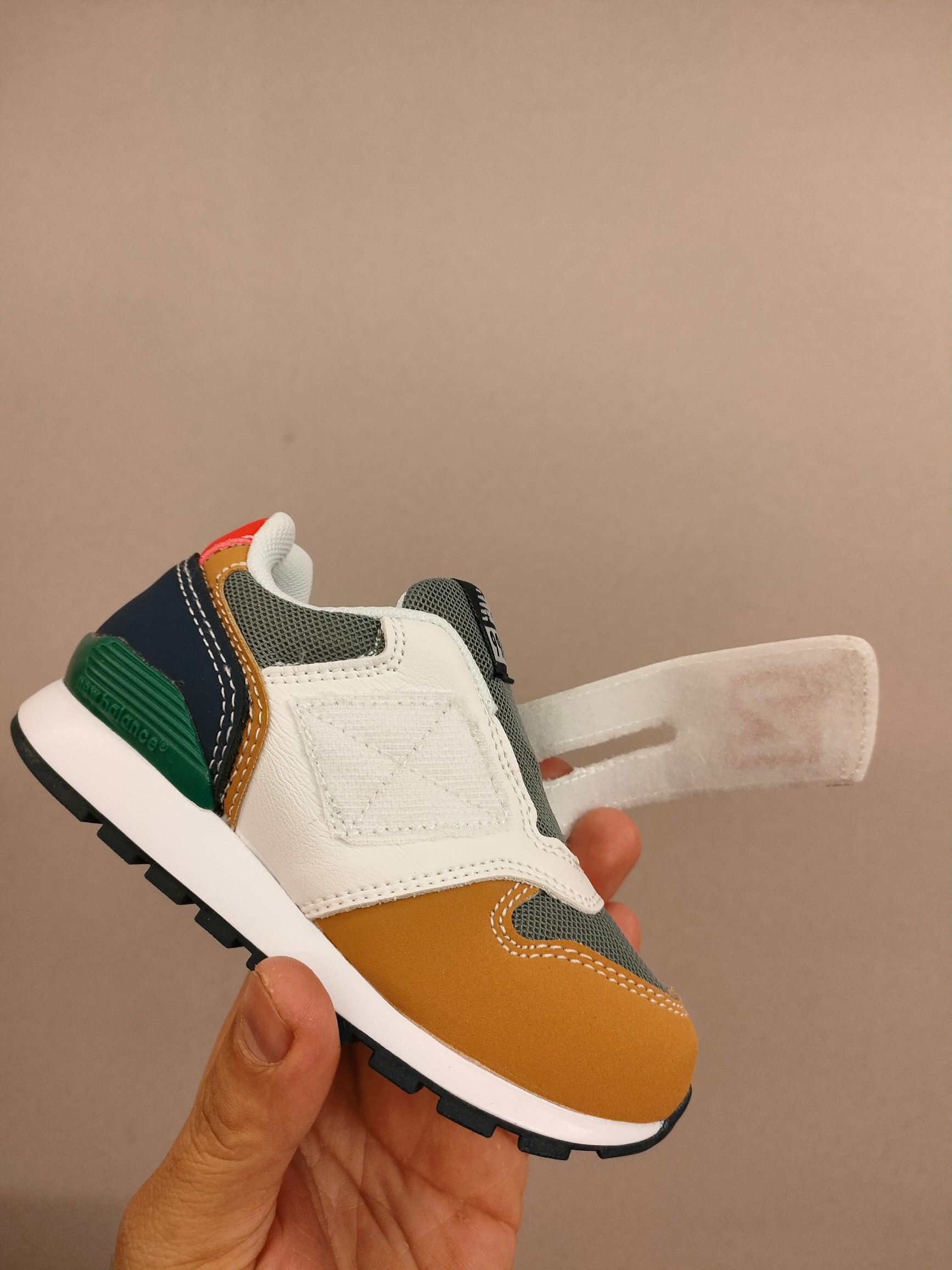 图片[7]-996儿童低帮透气防震防滑运动鞋 大童魔术贴加松紧带，小童魔术贴 经典的996系列！该系列传承了品牌的诸多优点，大胆创新！堪称经典系列里的经典，也是最为热门的系列！时隔一年，再次带来的童鞋，必属重磅～-选品中心