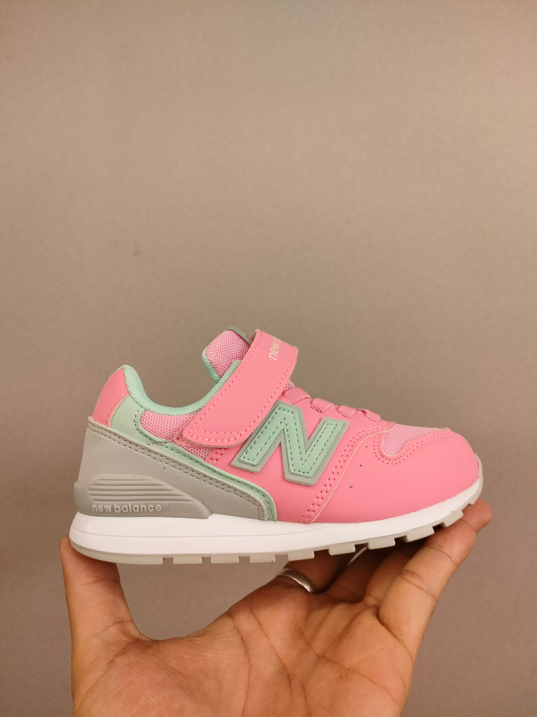 图片[3]-996儿童低帮透气防震防滑运动鞋 大童魔术贴加松紧带，小童魔术贴 经典的996系列！该系列传承了品牌的诸多优点，大胆创新！堪称经典系列里的经典，也是最为热门的系列！时隔一年，再次带来的童鞋，必属重磅～-选品中心