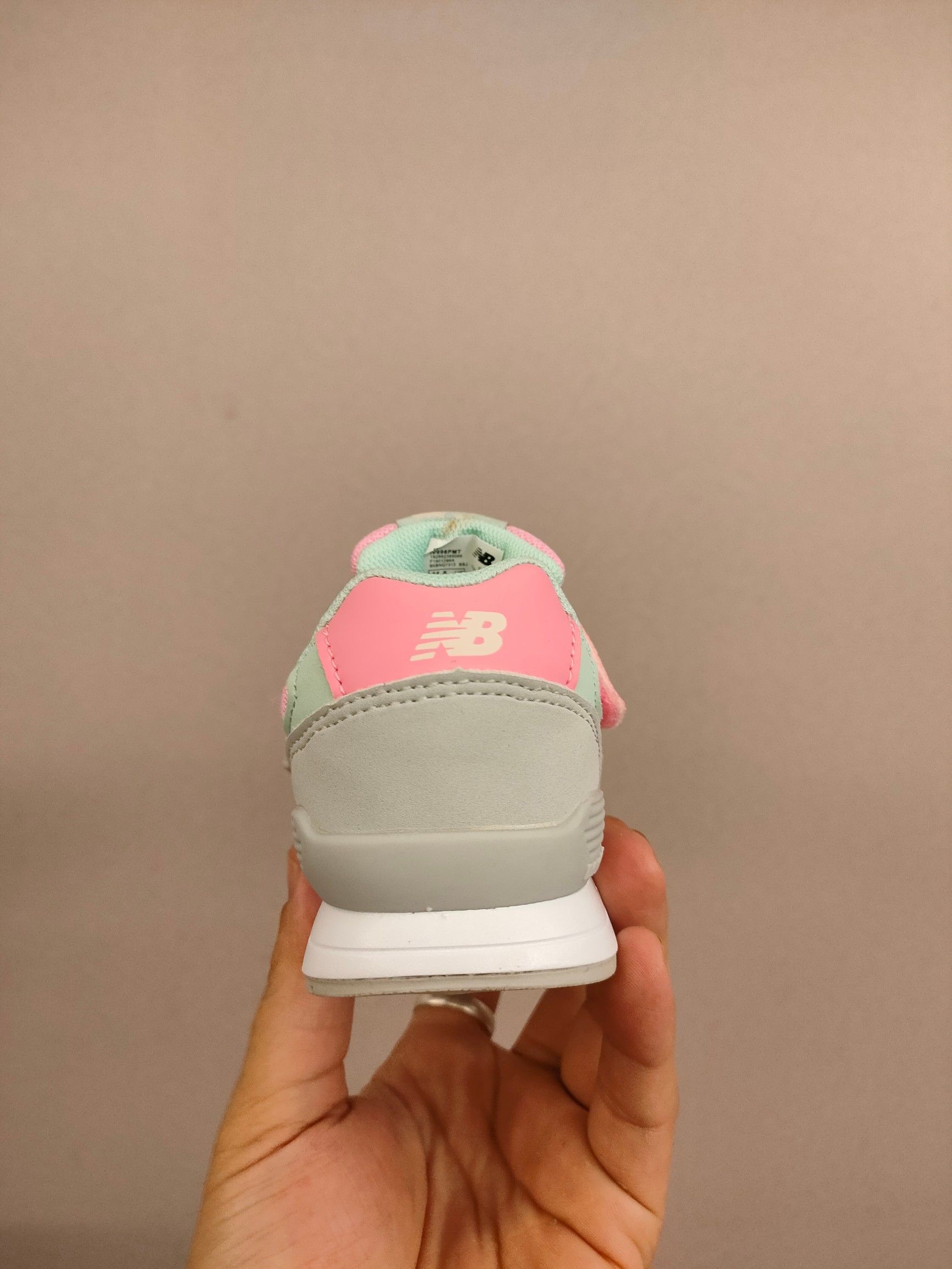 图片[6]-996儿童低帮透气防震防滑运动鞋 大童魔术贴加松紧带，小童魔术贴 经典的996系列！该系列传承了品牌的诸多优点，大胆创新！堪称经典系列里的经典，也是最为热门的系列！时隔一年，再次带来的童鞋，必属重磅～-选品中心