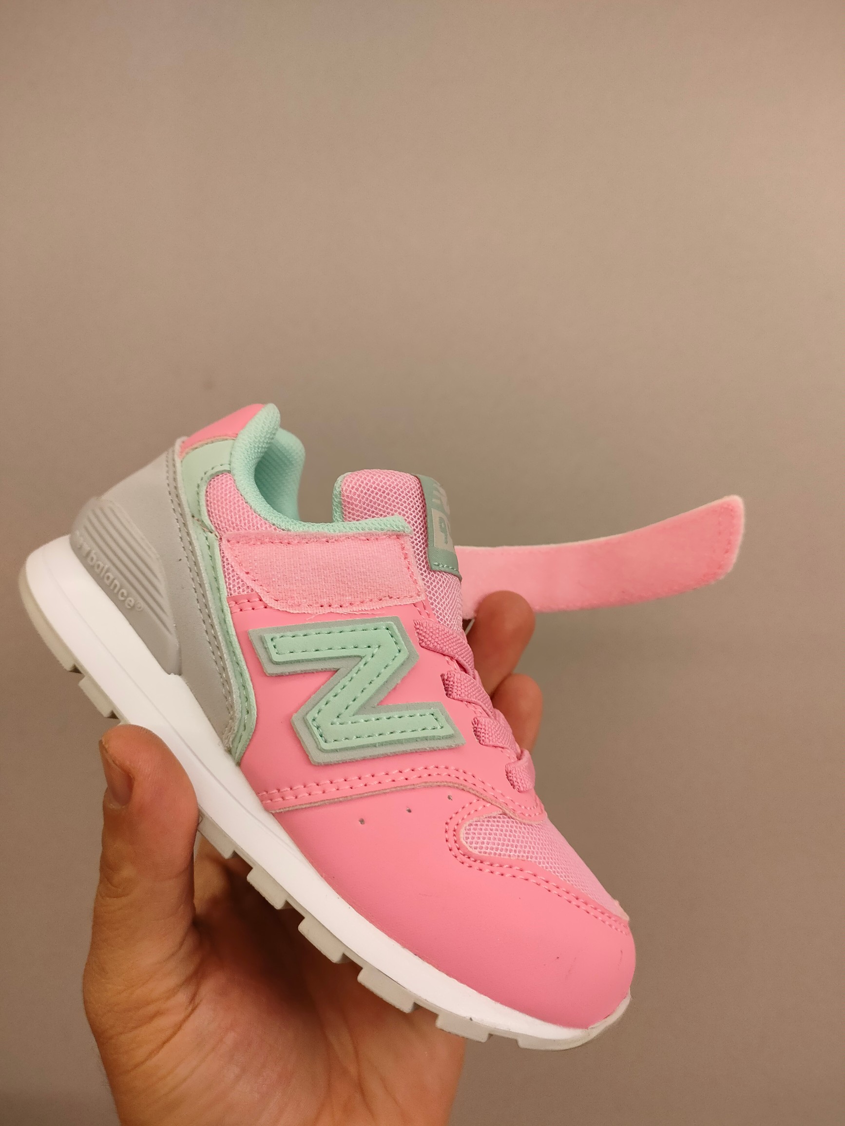 图片[7]-996儿童低帮透气防震防滑运动鞋 大童魔术贴加松紧带，小童魔术贴 经典的996系列！该系列传承了品牌的诸多优点，大胆创新！堪称经典系列里的经典，也是最为热门的系列！时隔一年，再次带来的童鞋，必属重磅～-选品中心