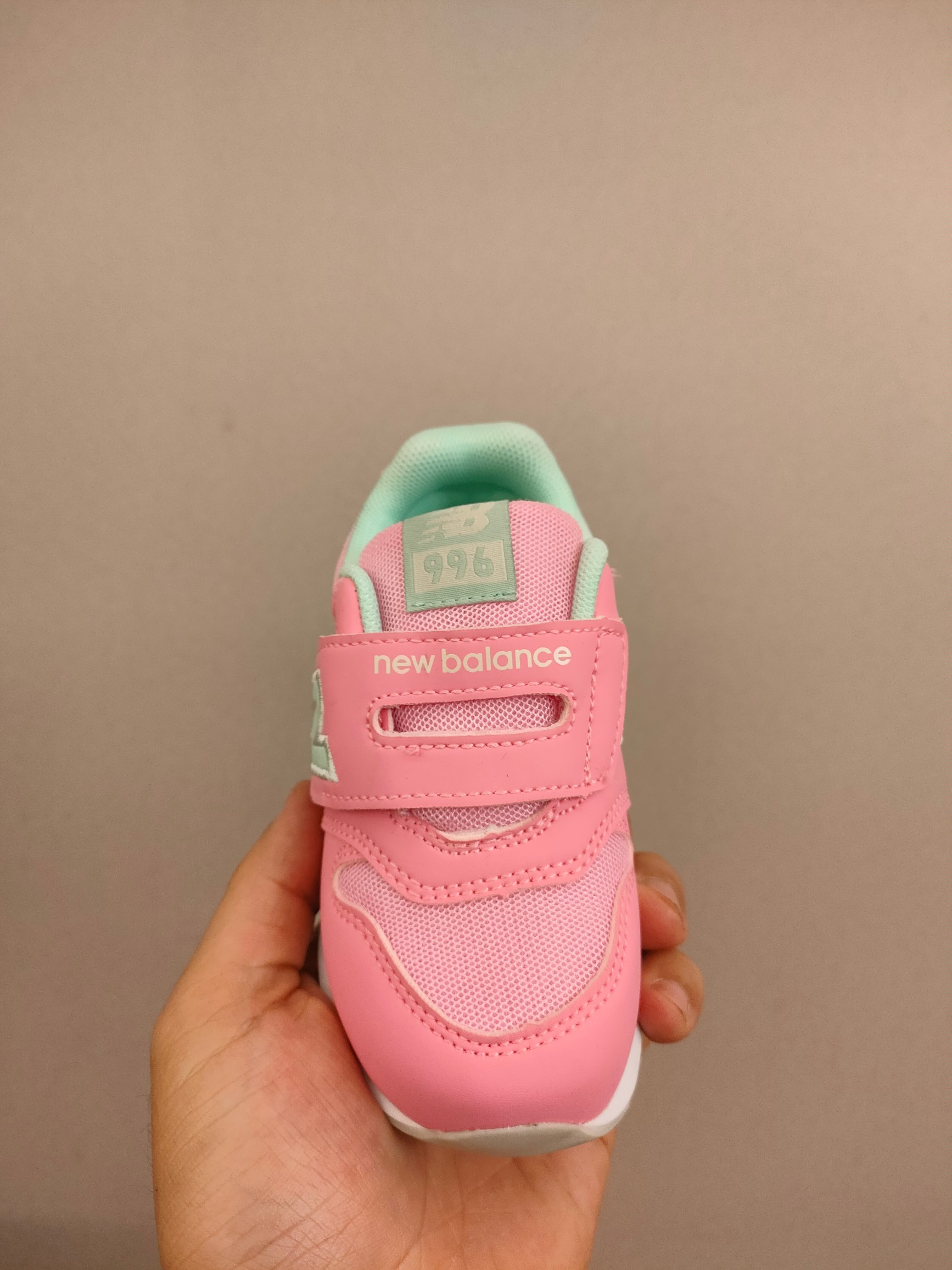 图片[4]-996儿童低帮透气防震防滑运动鞋 大童魔术贴加松紧带，小童魔术贴 经典的996系列！该系列传承了品牌的诸多优点，大胆创新！堪称经典系列里的经典，也是最为热门的系列！时隔一年，再次带来的童鞋，必属重磅～-选品中心