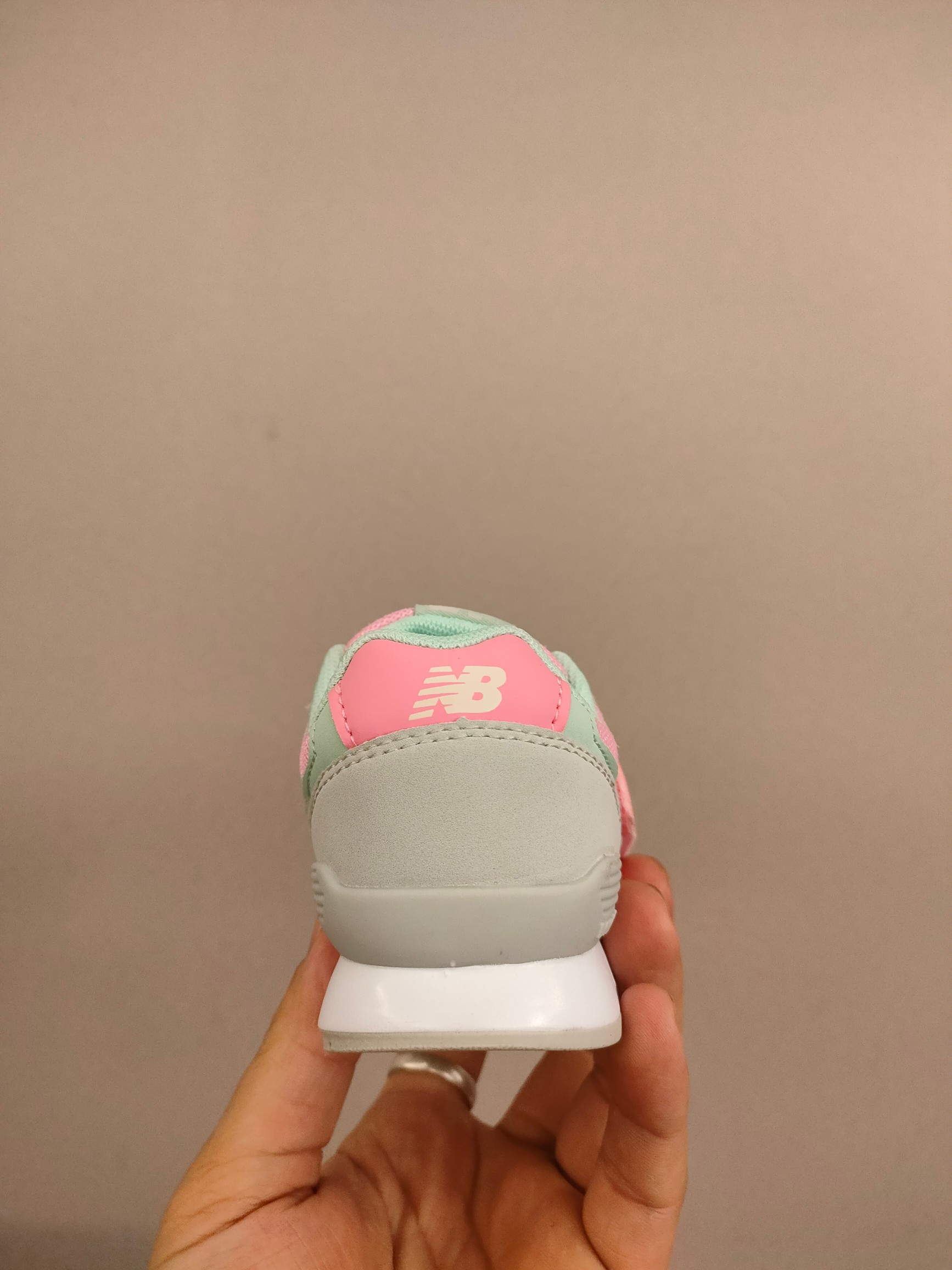 图片[6]-996儿童低帮透气防震防滑运动鞋 大童魔术贴加松紧带，小童魔术贴 经典的996系列！该系列传承了品牌的诸多优点，大胆创新！堪称经典系列里的经典，也是最为热门的系列！时隔一年，再次带来的童鞋，必属重磅～-选品中心