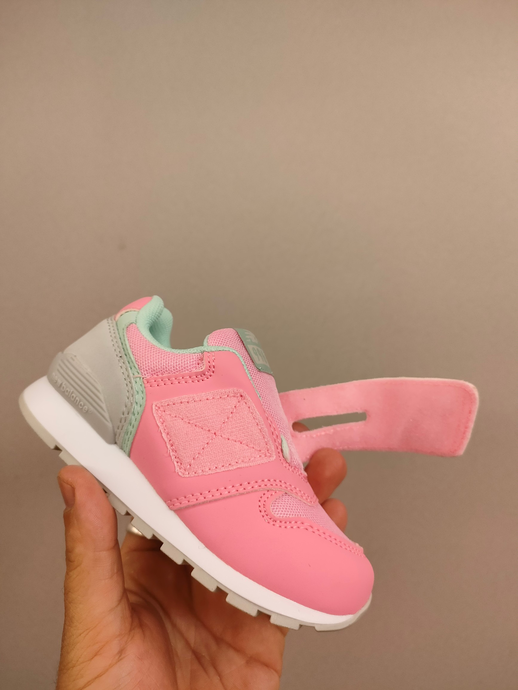 图片[7]-996儿童低帮透气防震防滑运动鞋 大童魔术贴加松紧带，小童魔术贴 经典的996系列！该系列传承了品牌的诸多优点，大胆创新！堪称经典系列里的经典，也是最为热门的系列！时隔一年，再次带来的童鞋，必属重磅～-选品中心