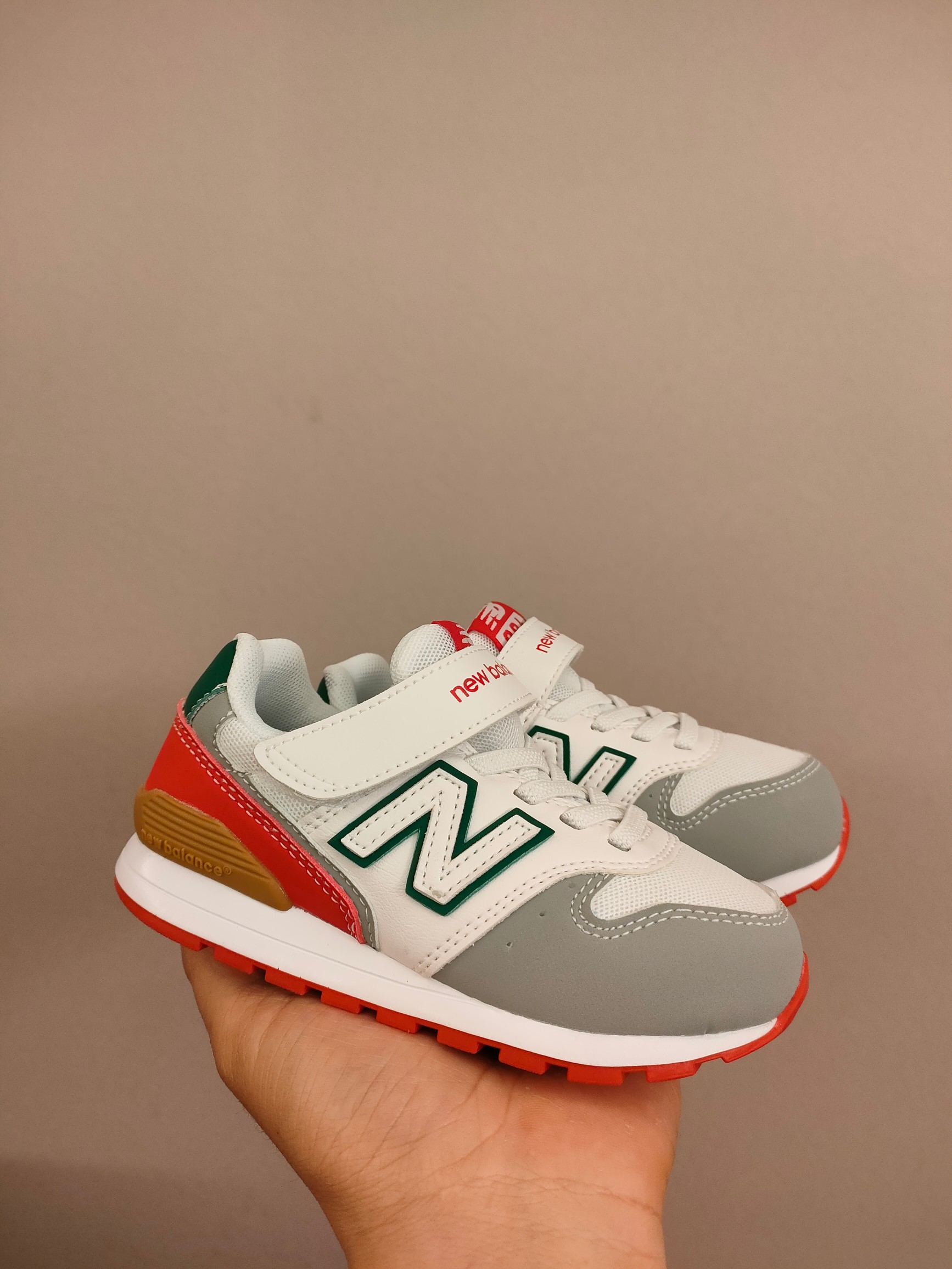 图片[2]-996儿童低帮透气防震防滑运动鞋 大童魔术贴加松紧带，小童魔术贴 经典的996系列！该系列传承了品牌的诸多优点，大胆创新！堪称经典系列里的经典，也是最为热门的系列！时隔一年，再次带来的童鞋，必属重磅～-选品中心