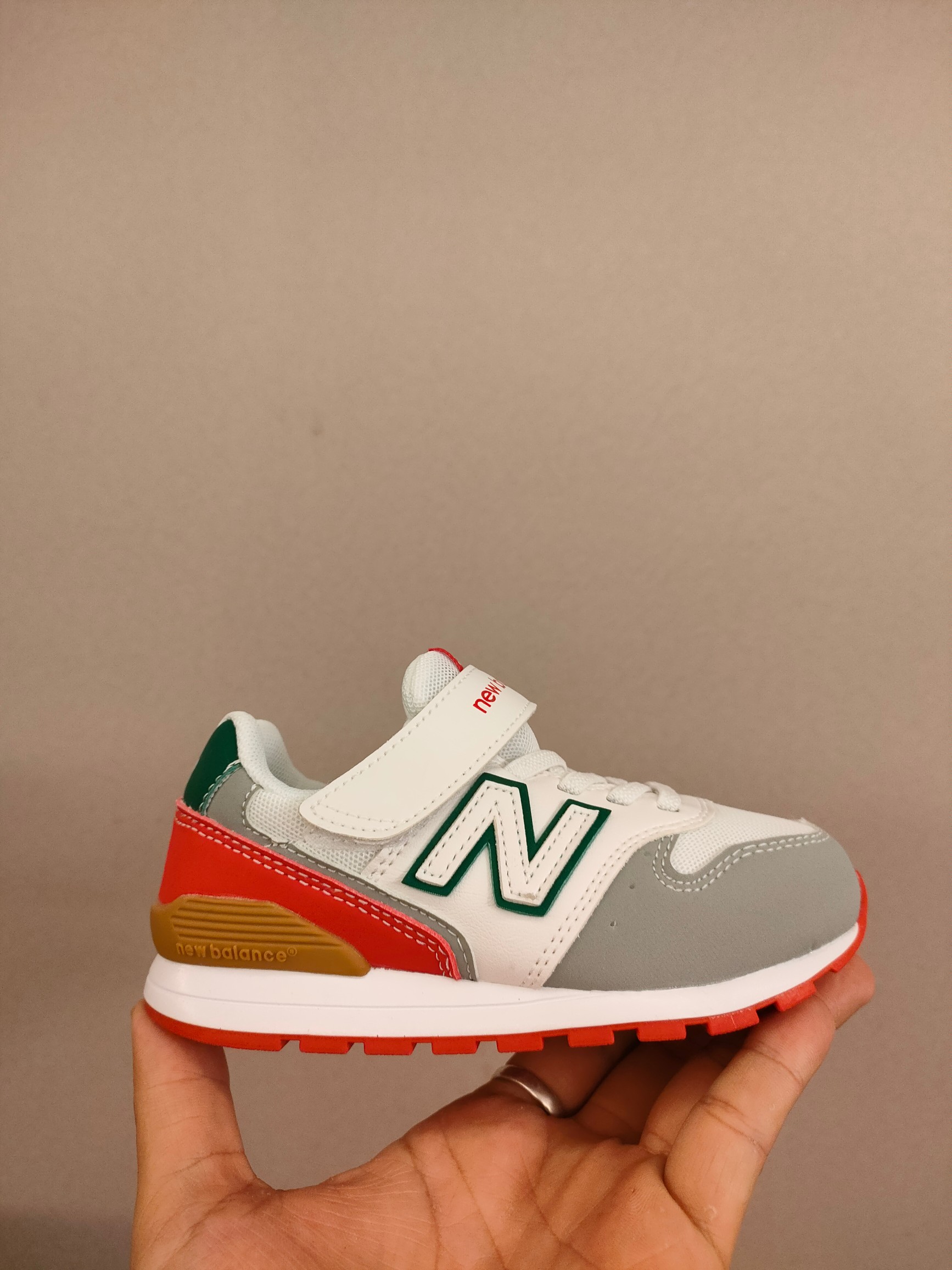 图片[3]-996儿童低帮透气防震防滑运动鞋 大童魔术贴加松紧带，小童魔术贴 经典的996系列！该系列传承了品牌的诸多优点，大胆创新！堪称经典系列里的经典，也是最为热门的系列！时隔一年，再次带来的童鞋，必属重磅～-选品中心