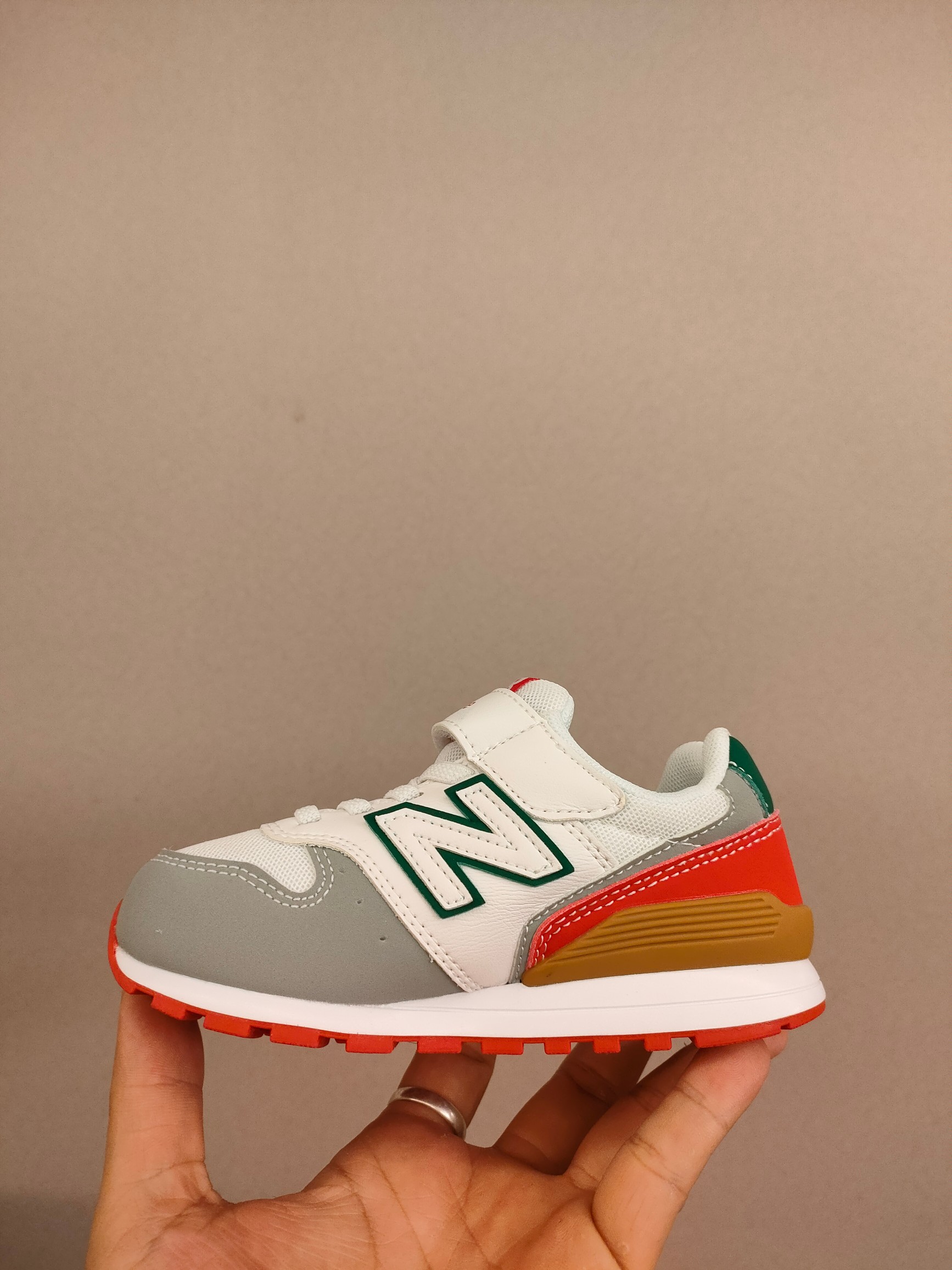 图片[5]-996儿童低帮透气防震防滑运动鞋 大童魔术贴加松紧带，小童魔术贴 经典的996系列！该系列传承了品牌的诸多优点，大胆创新！堪称经典系列里的经典，也是最为热门的系列！时隔一年，再次带来的童鞋，必属重磅～-选品中心