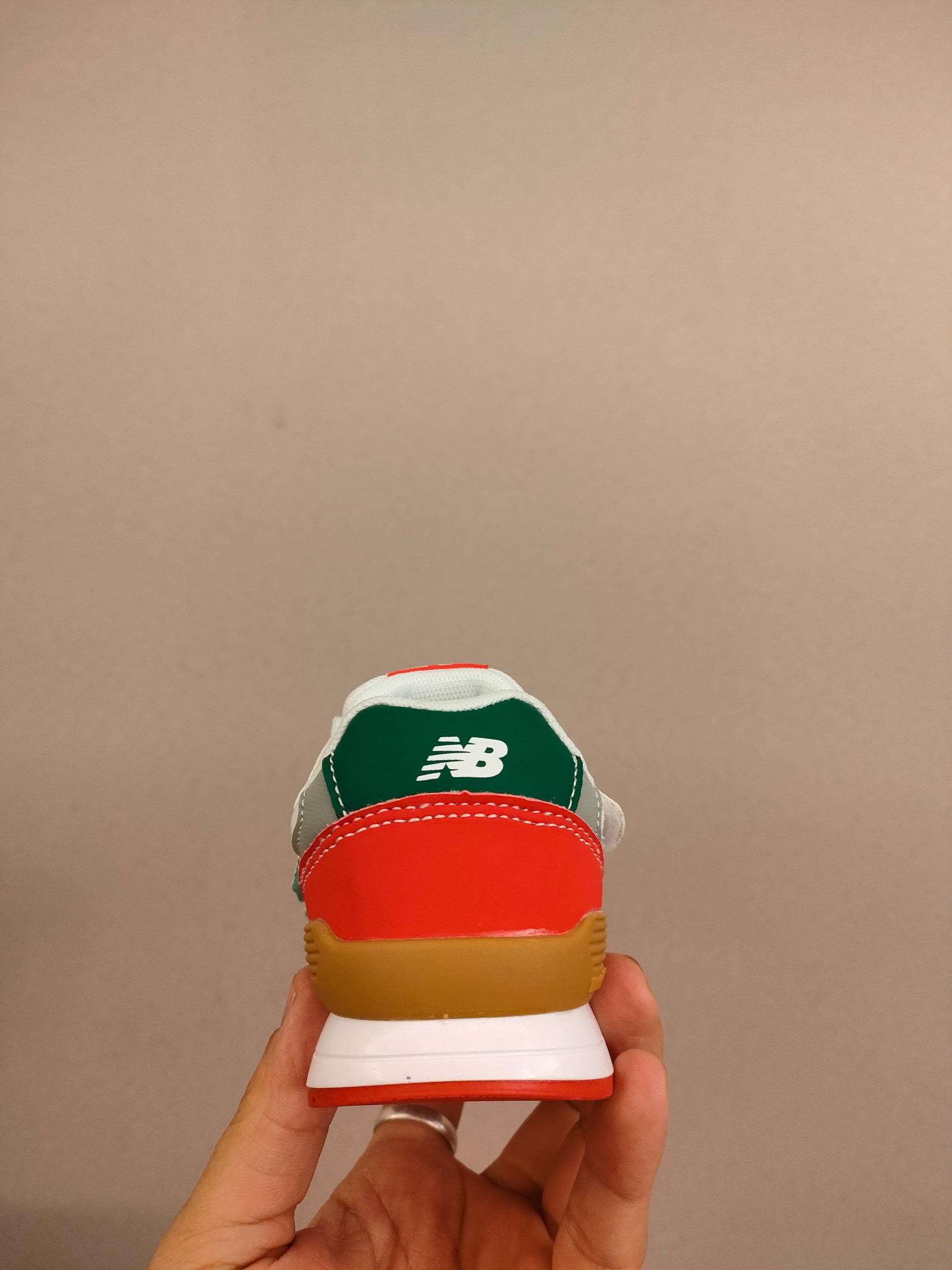 图片[6]-996儿童低帮透气防震防滑运动鞋 大童魔术贴加松紧带，小童魔术贴 经典的996系列！该系列传承了品牌的诸多优点，大胆创新！堪称经典系列里的经典，也是最为热门的系列！时隔一年，再次带来的童鞋，必属重磅～-选品中心