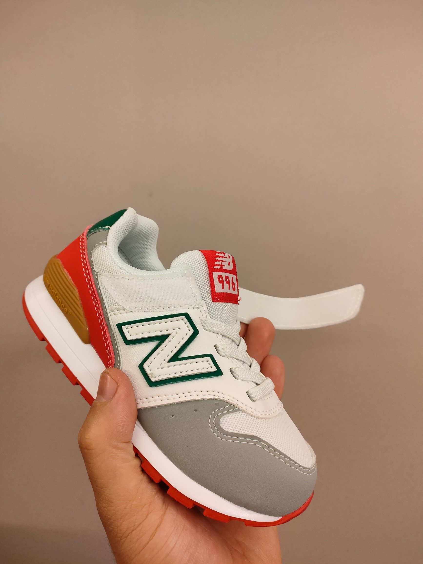 图片[7]-996儿童低帮透气防震防滑运动鞋 大童魔术贴加松紧带，小童魔术贴 经典的996系列！该系列传承了品牌的诸多优点，大胆创新！堪称经典系列里的经典，也是最为热门的系列！时隔一年，再次带来的童鞋，必属重磅～-选品中心