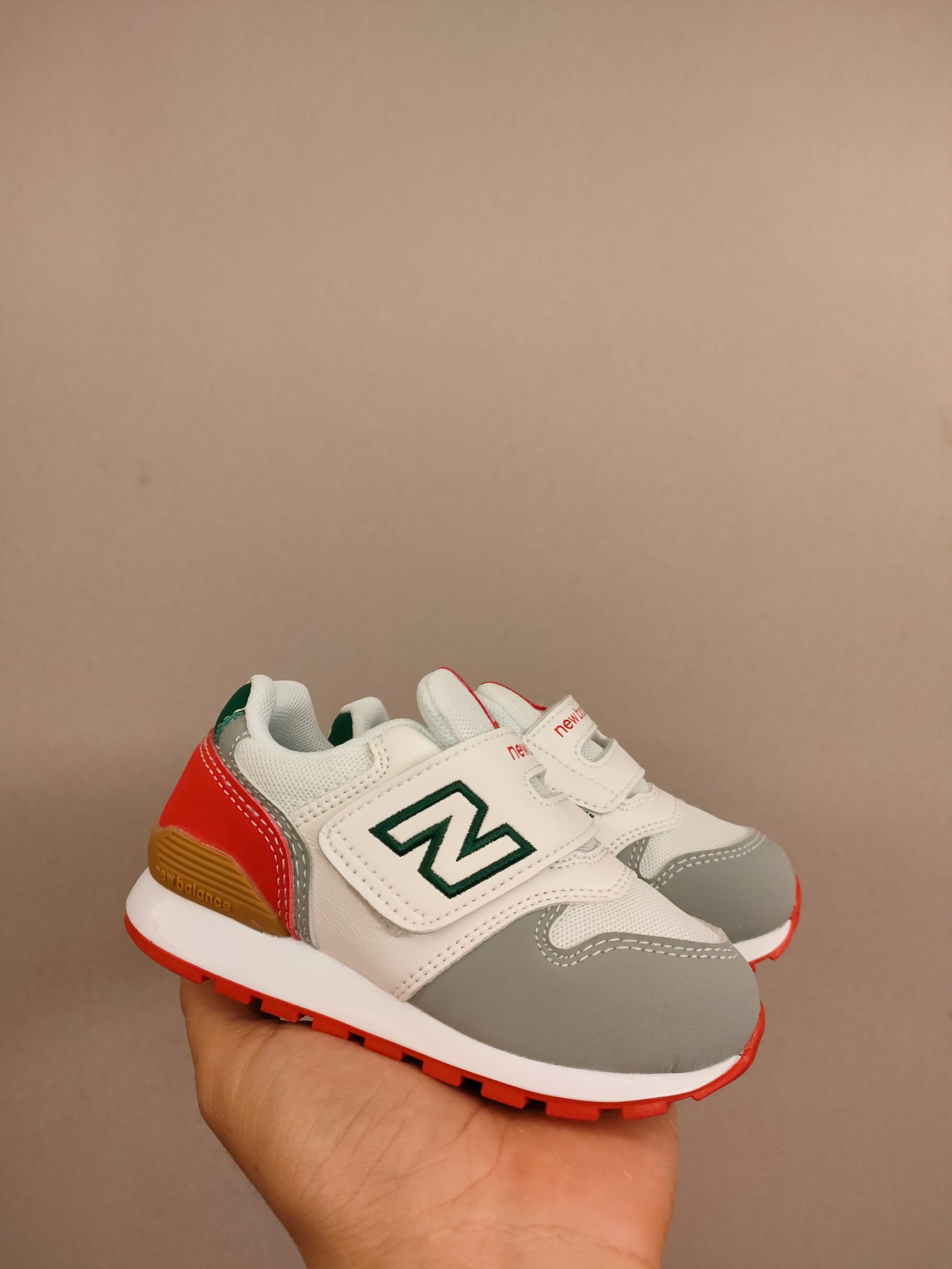 图片[2]-996儿童低帮透气防震防滑运动鞋 大童魔术贴加松紧带，小童魔术贴 经典的996系列！该系列传承了品牌的诸多优点，大胆创新！堪称经典系列里的经典，也是最为热门的系列！时隔一年，再次带来的童鞋，必属重磅～-选品中心