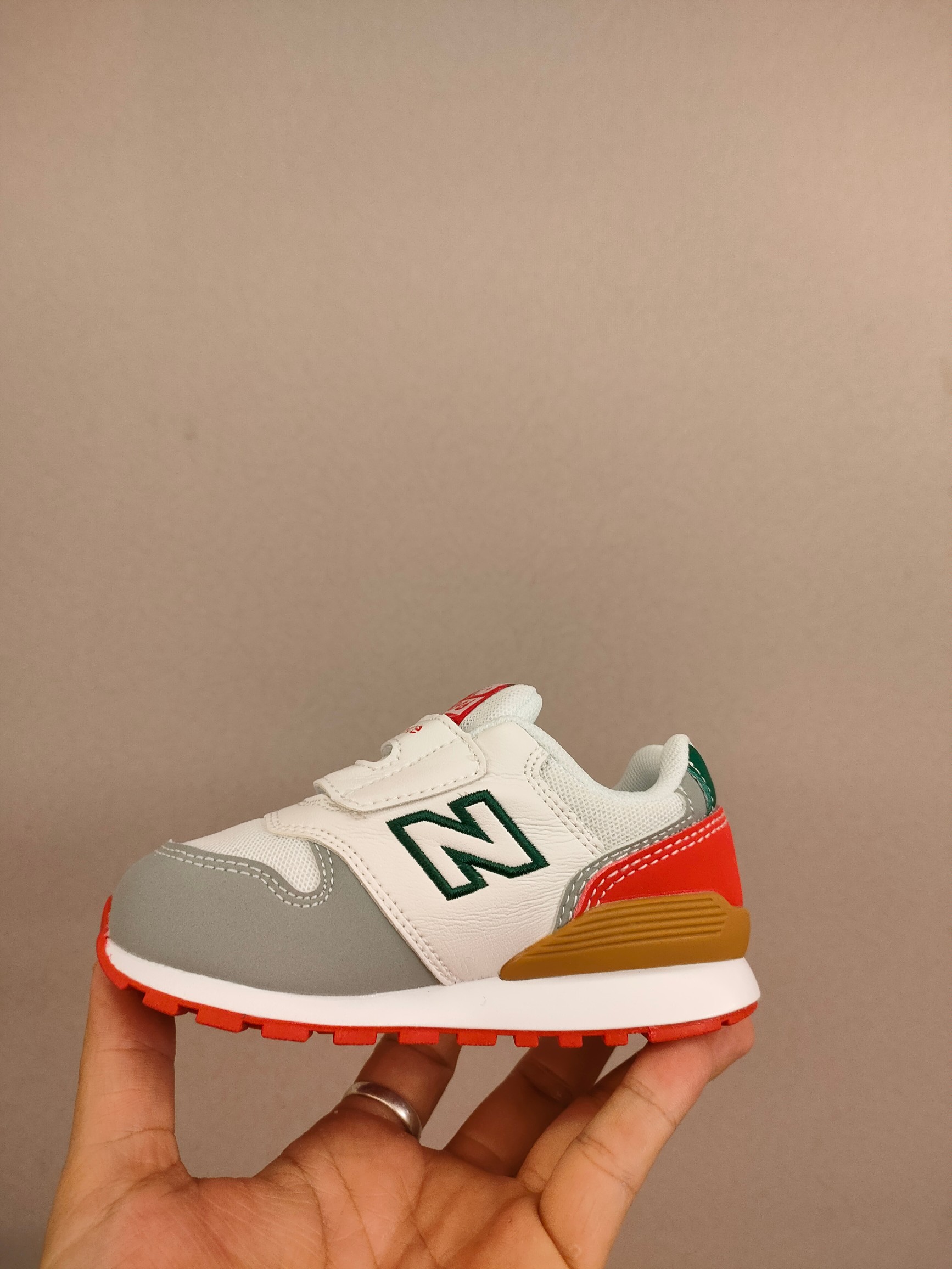 图片[5]-996儿童低帮透气防震防滑运动鞋 大童魔术贴加松紧带，小童魔术贴 经典的996系列！该系列传承了品牌的诸多优点，大胆创新！堪称经典系列里的经典，也是最为热门的系列！时隔一年，再次带来的童鞋，必属重磅～-选品中心