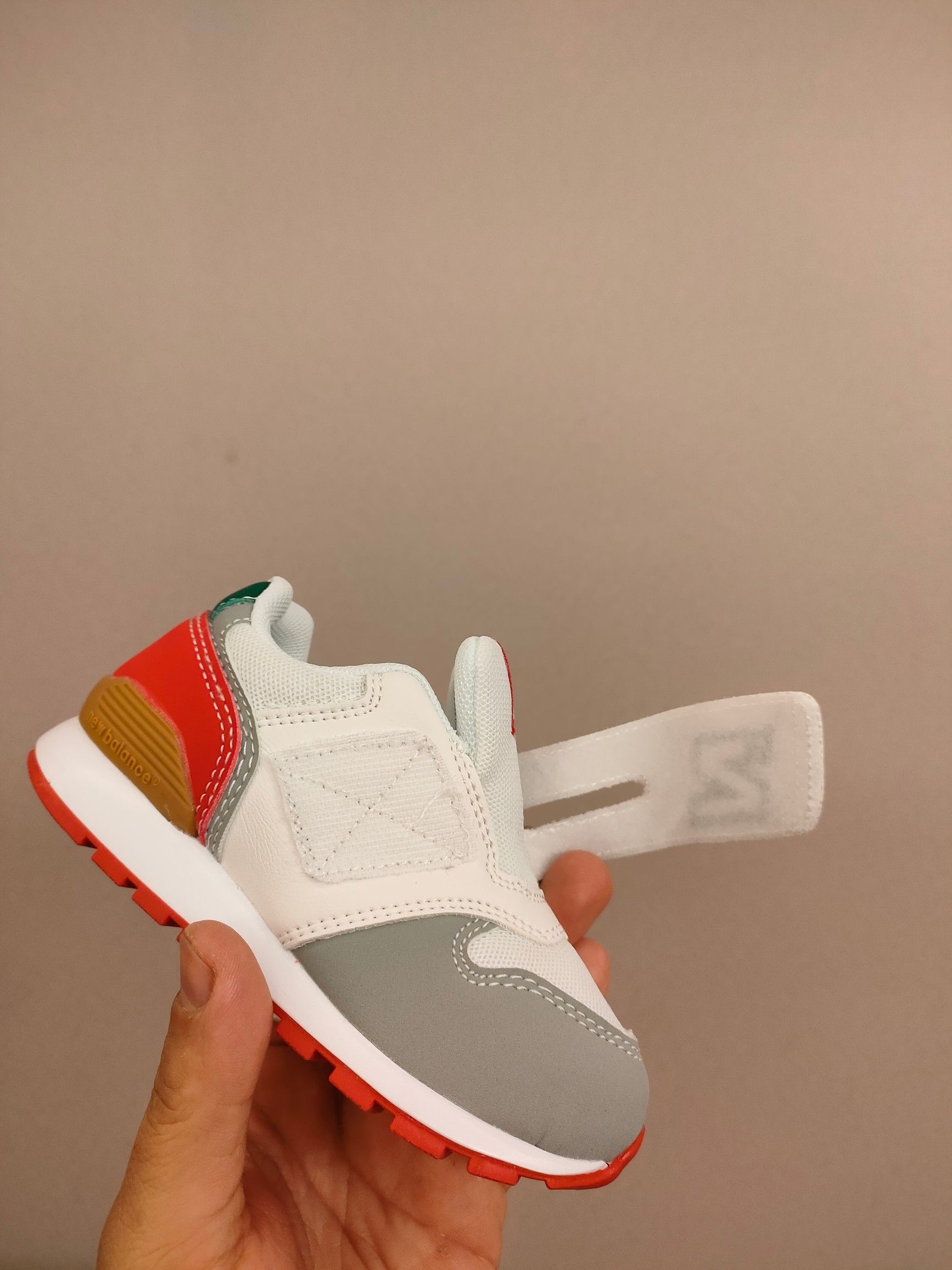 图片[7]-996儿童低帮透气防震防滑运动鞋 大童魔术贴加松紧带，小童魔术贴 经典的996系列！该系列传承了品牌的诸多优点，大胆创新！堪称经典系列里的经典，也是最为热门的系列！时隔一年，再次带来的童鞋，必属重磅～-选品中心