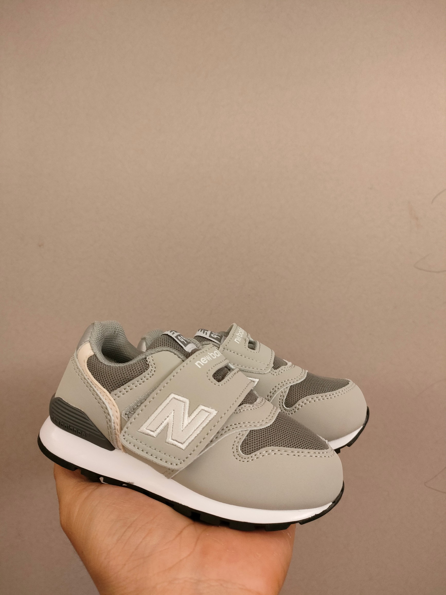 图片[2]-996儿童低帮透气防震防滑运动鞋 大童魔术贴加松紧带，小童魔术贴 经典的996系列！该系列传承了品牌的诸多优点，大胆创新！堪称经典系列里的经典，也是最为热门的系列！时隔一年，再次带来的童鞋，必属重磅～-选品中心