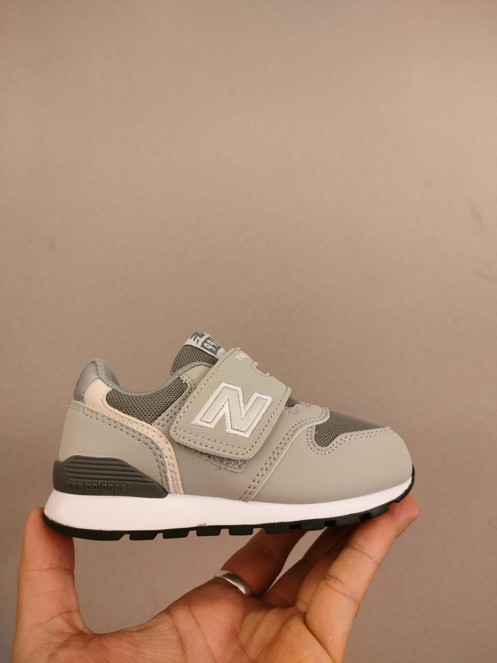 图片[3]-996儿童低帮透气防震防滑运动鞋 大童魔术贴加松紧带，小童魔术贴 经典的996系列！该系列传承了品牌的诸多优点，大胆创新！堪称经典系列里的经典，也是最为热门的系列！时隔一年，再次带来的童鞋，必属重磅～-选品中心