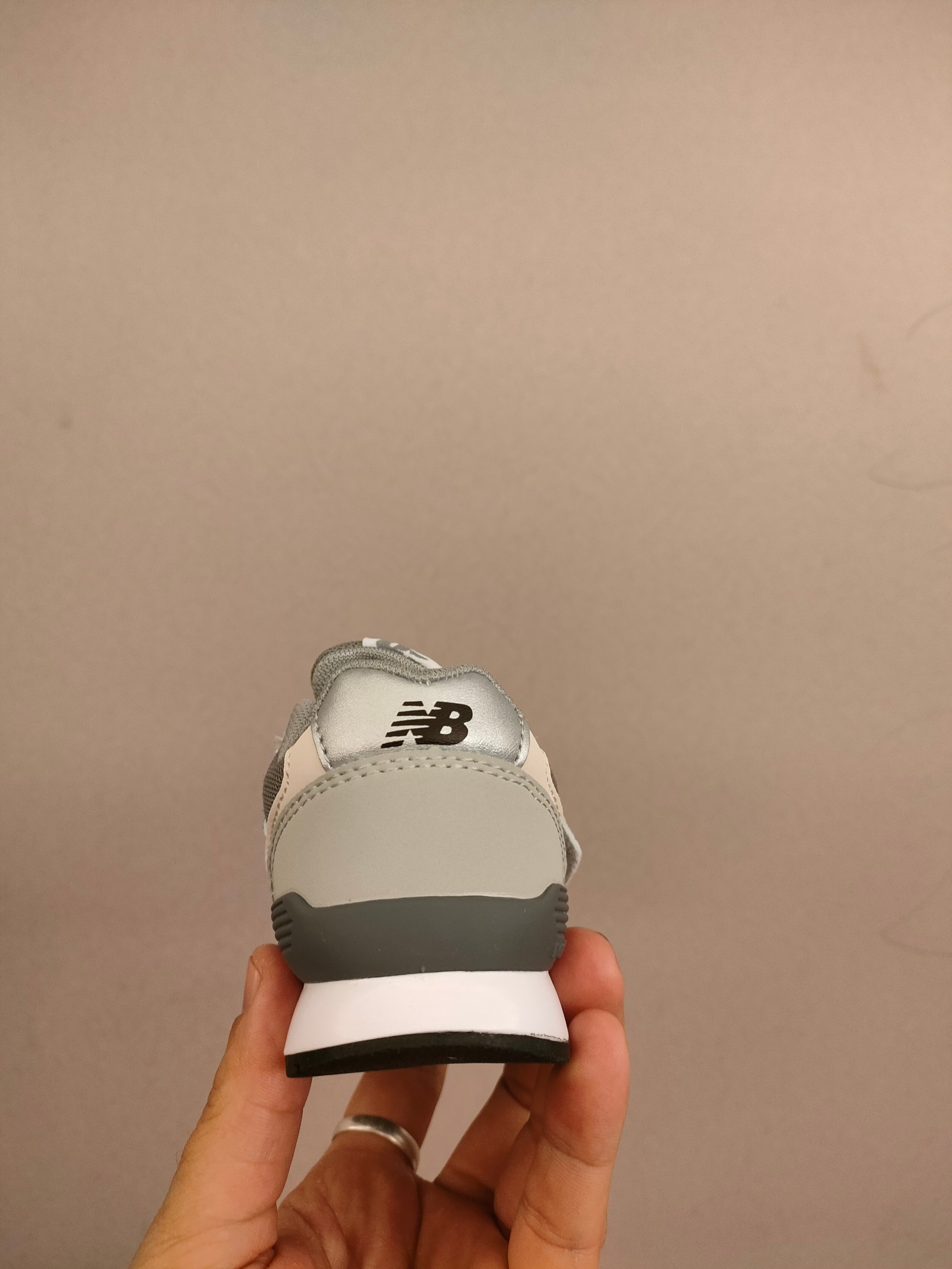 图片[6]-996儿童低帮透气防震防滑运动鞋 大童魔术贴加松紧带，小童魔术贴 经典的996系列！该系列传承了品牌的诸多优点，大胆创新！堪称经典系列里的经典，也是最为热门的系列！时隔一年，再次带来的童鞋，必属重磅～-选品中心