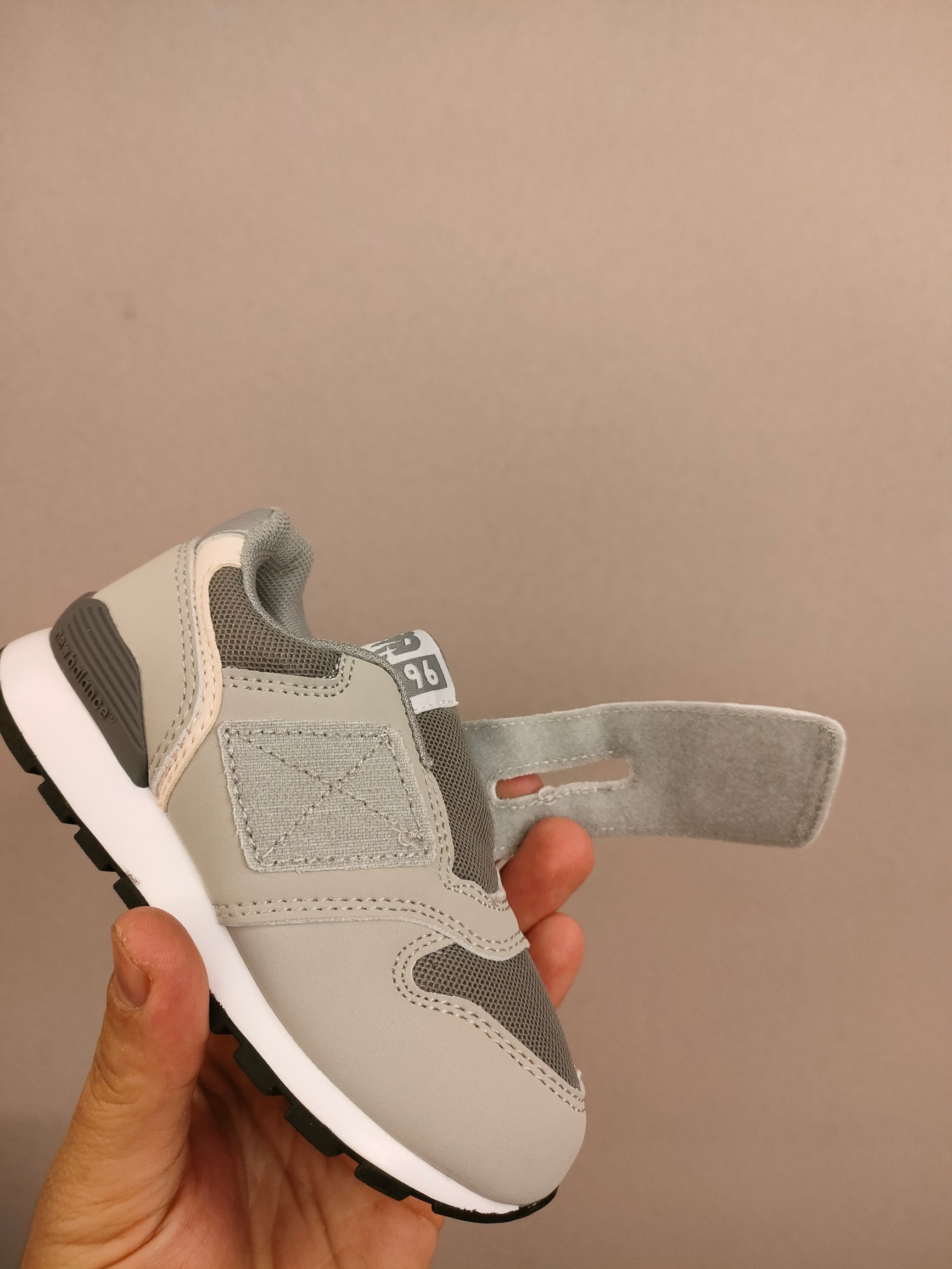 图片[7]-996儿童低帮透气防震防滑运动鞋 大童魔术贴加松紧带，小童魔术贴 经典的996系列！该系列传承了品牌的诸多优点，大胆创新！堪称经典系列里的经典，也是最为热门的系列！时隔一年，再次带来的童鞋，必属重磅～-选品中心