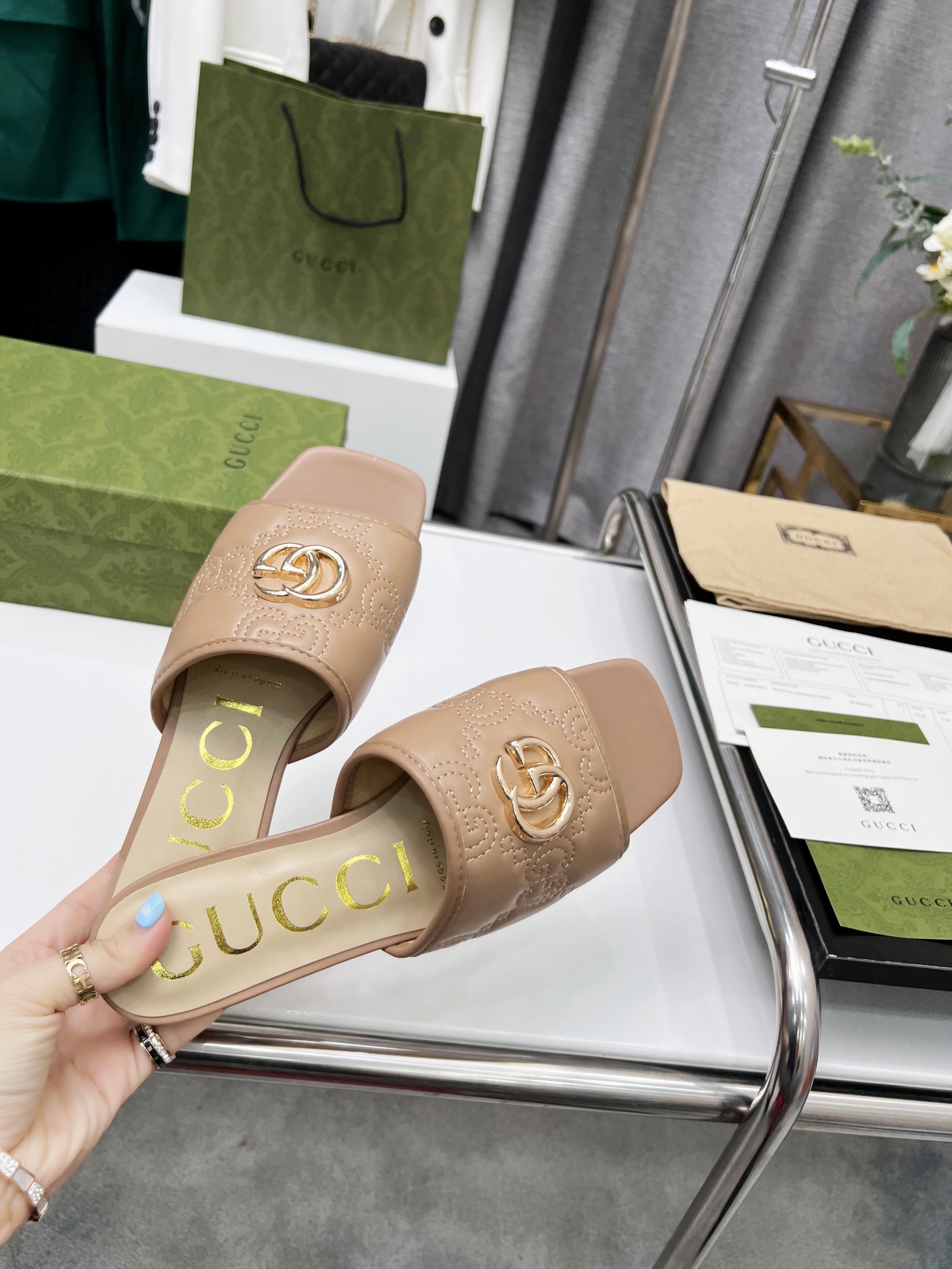 Suela de caucho. Suela de cuero genuino yuanes. GUCCI últimas telas, amortiguar el pie, forro, piel 