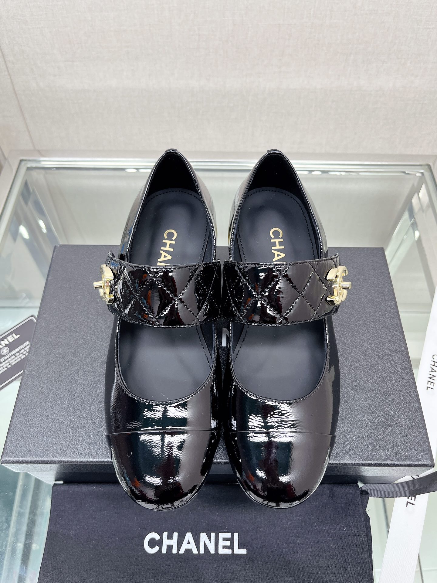 Chanel Single Layer Shoes Genuine Leather Lambskin Patent Sheepskin