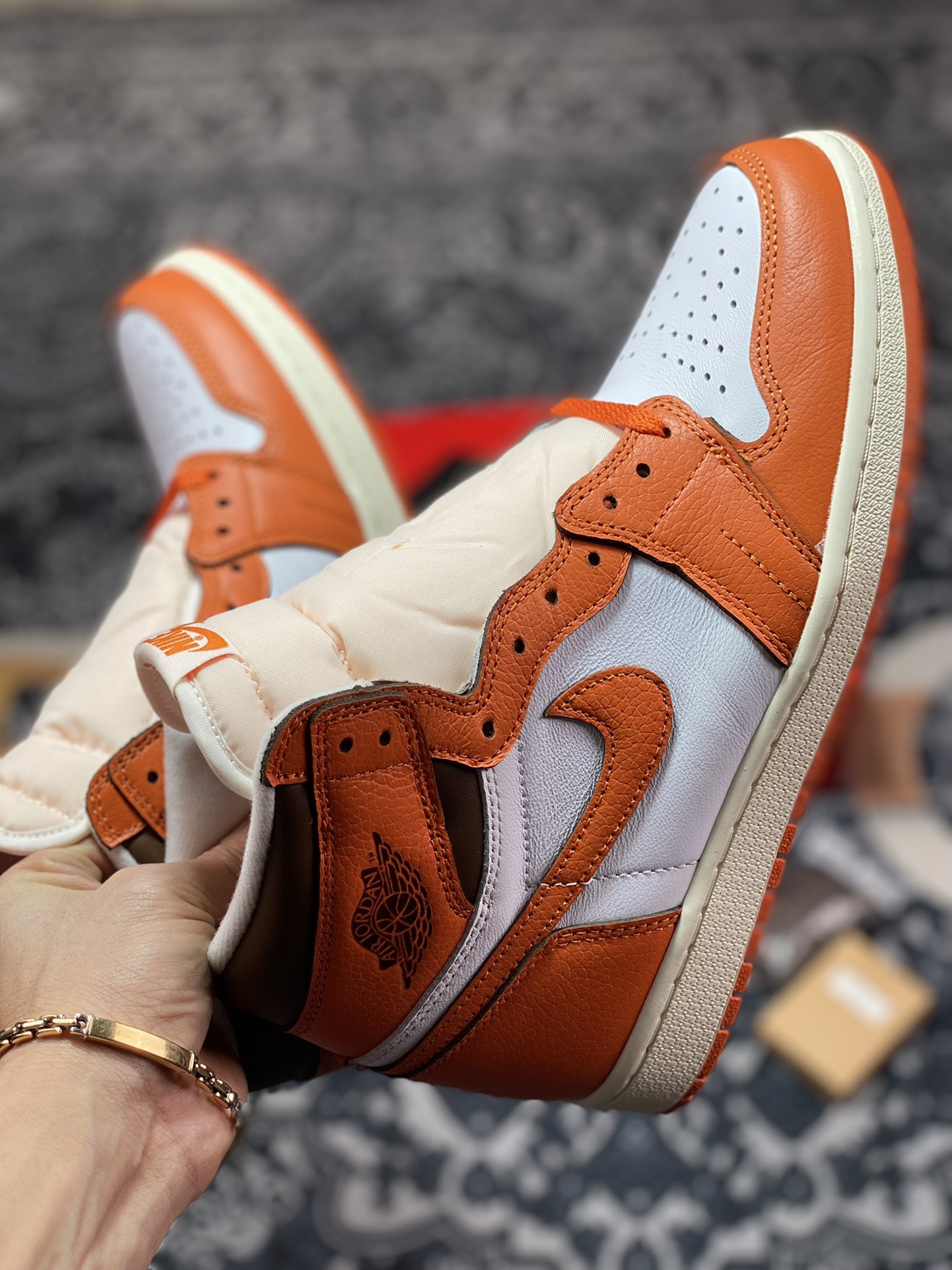 Air Jordan 1 Retro High ”Starfish” white and orange small buckle DO9369-101 produced by a major foreign trade manufacturer