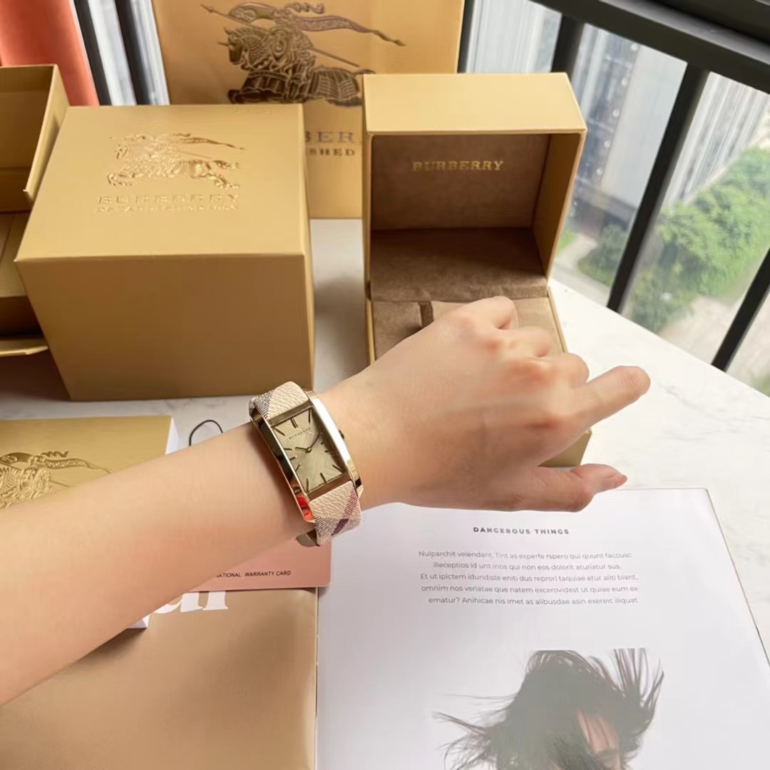 Burberry BU9407 Watch: Steel Shell, Real Skin Strap, Classic Retro Style - 图片 9