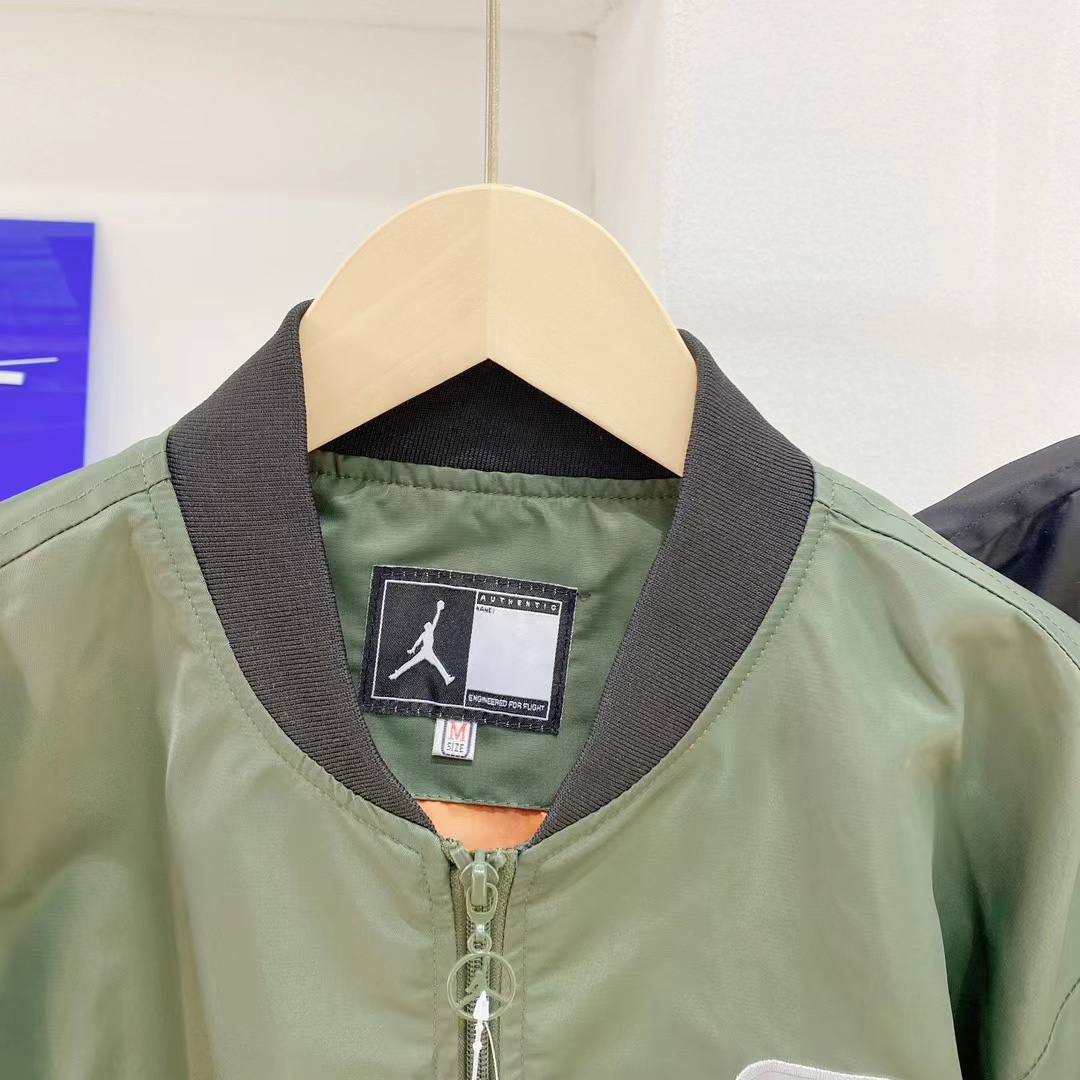 Air Jordan MA-1 Baseball Suit Collection: Stylish Couples’ Flight Jackets in Black and Green - 图片 4