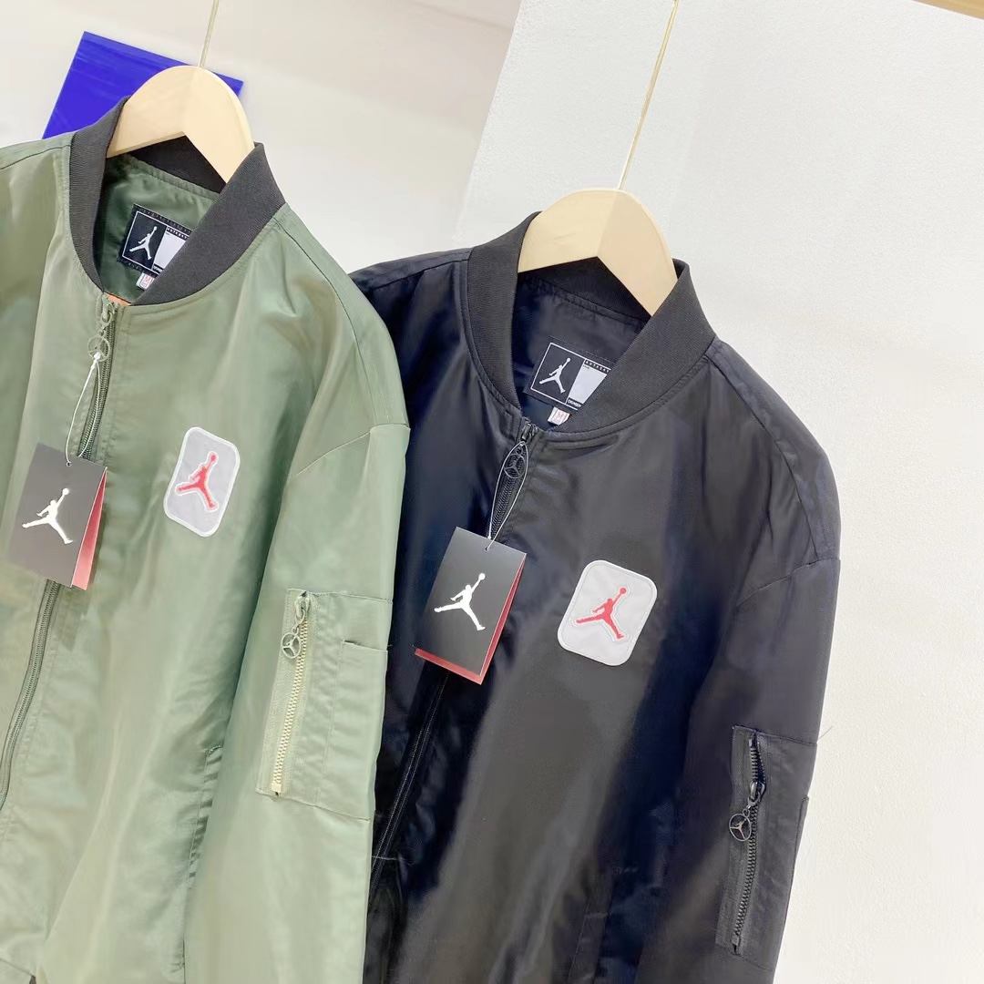 Air Jordan MA-1 Baseball Suit Collection: Stylish Couples’ Flight Jackets in Black and Green - 图片 3