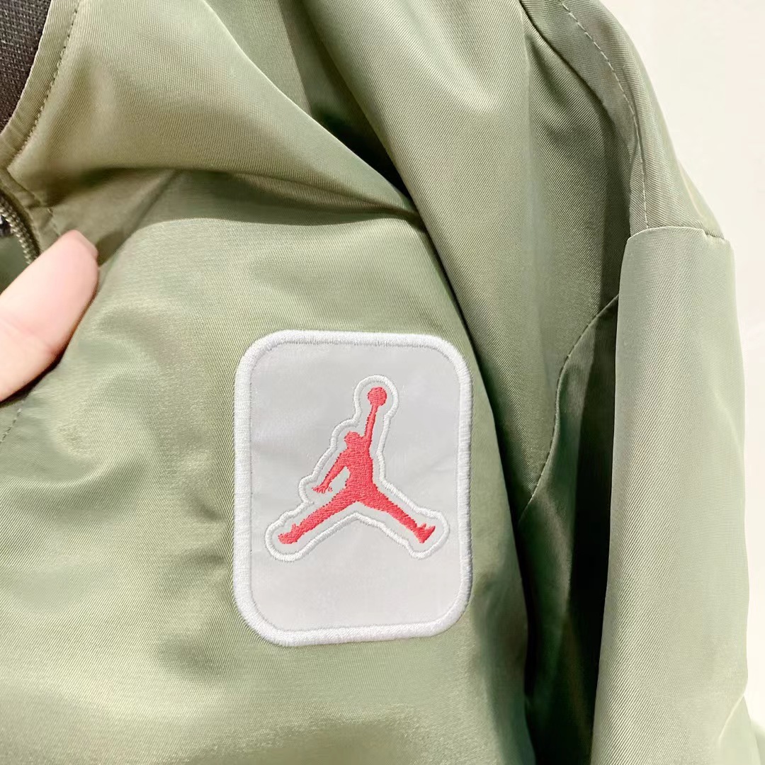 Air Jordan MA-1 Baseball Suit Collection: Stylish Couples’ Flight Jackets in Black and Green - 图片 5