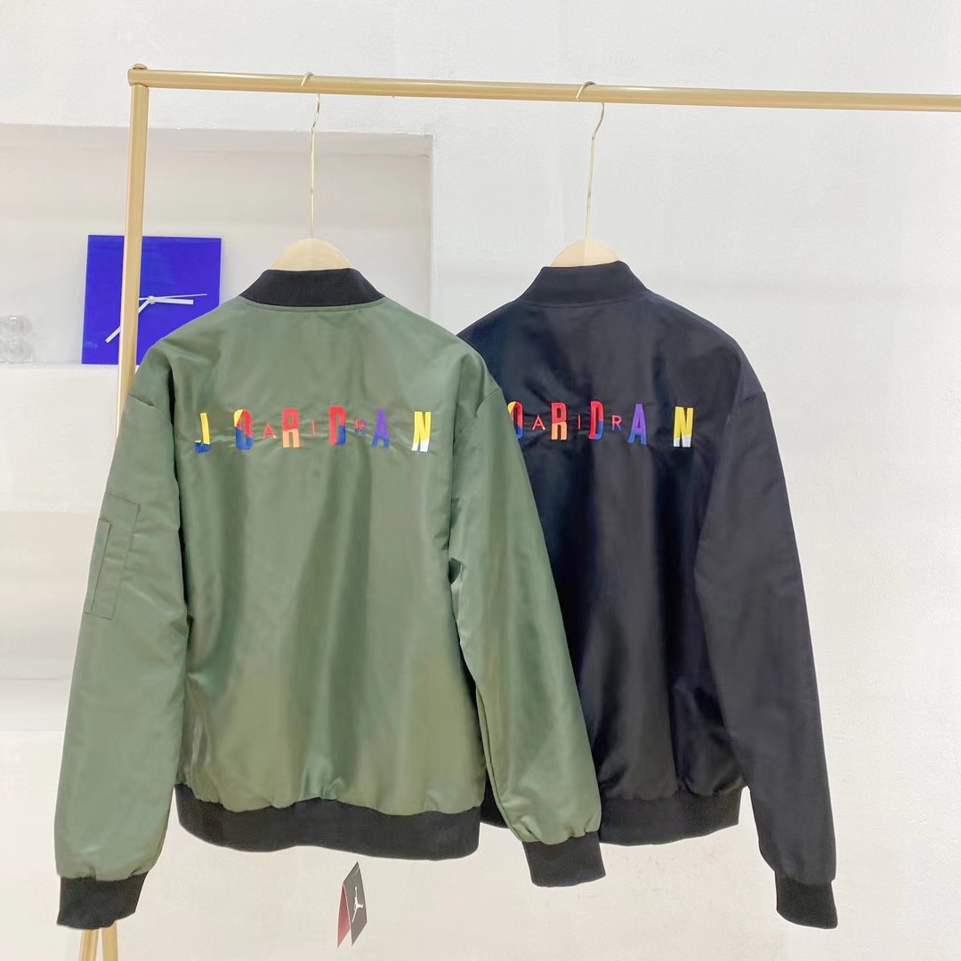 Air Jordan MA-1 Baseball Suit Collection: Stylish Couples’ Flight Jackets in Black and Green - 图片 2