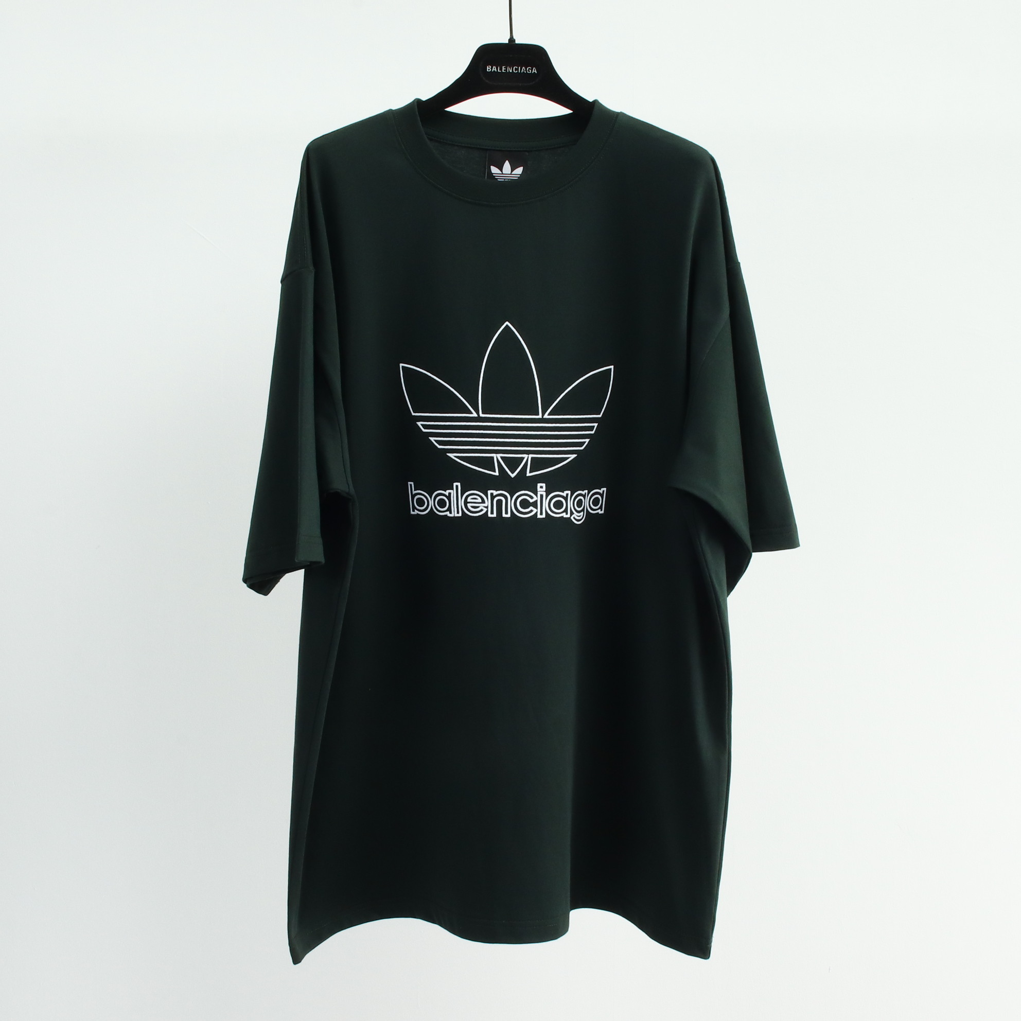 발렌시아가 로고 자수 오버핏 반팔 티셔츠 685 Balenciaga T Shirt