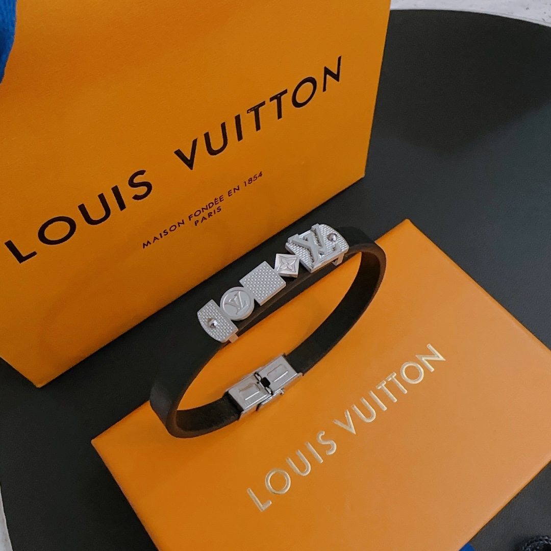 Louis Vuitton Jewelry Bracelet Unisex Cowhide Vintage Chains