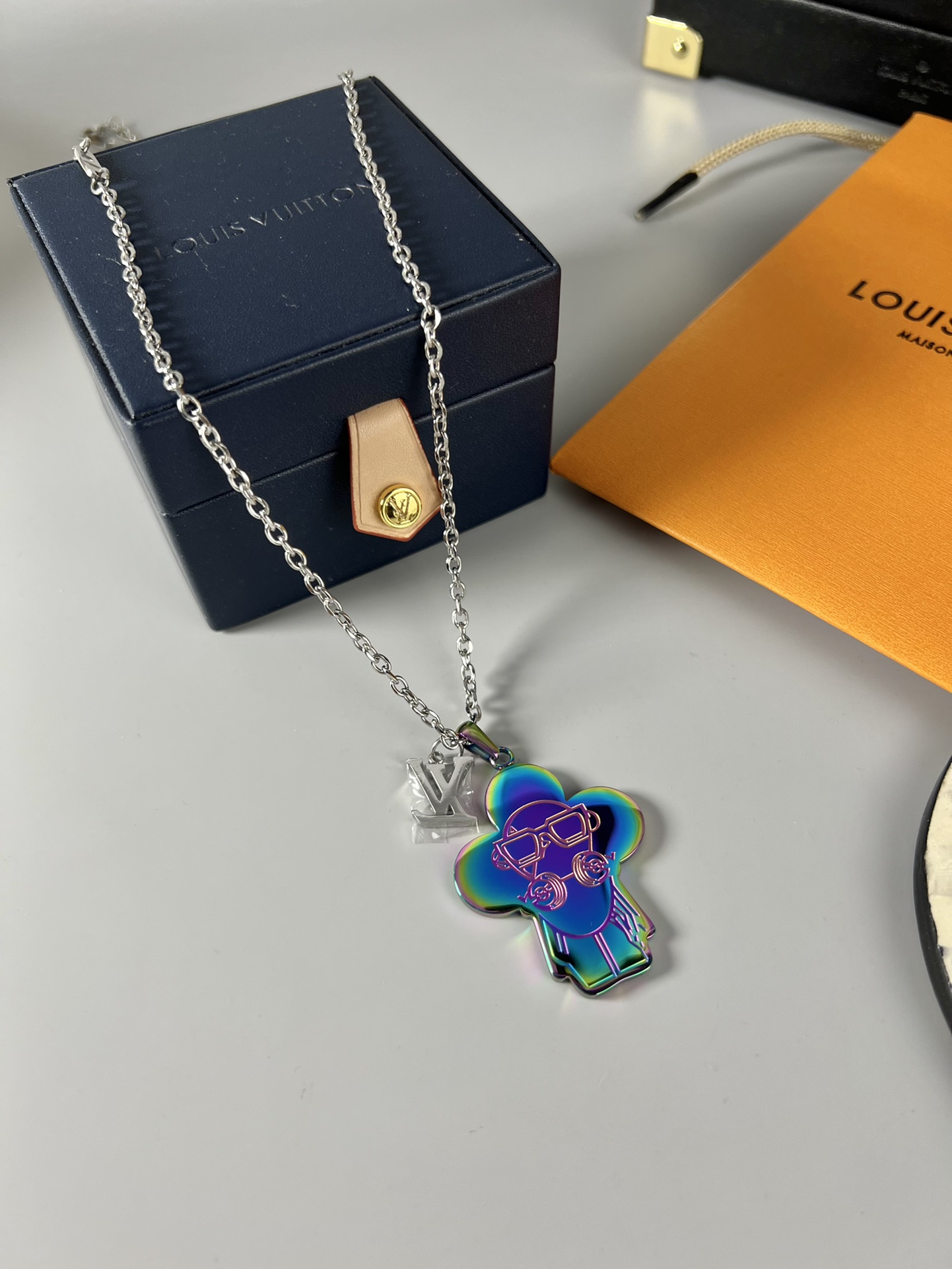 .LV collar girasol