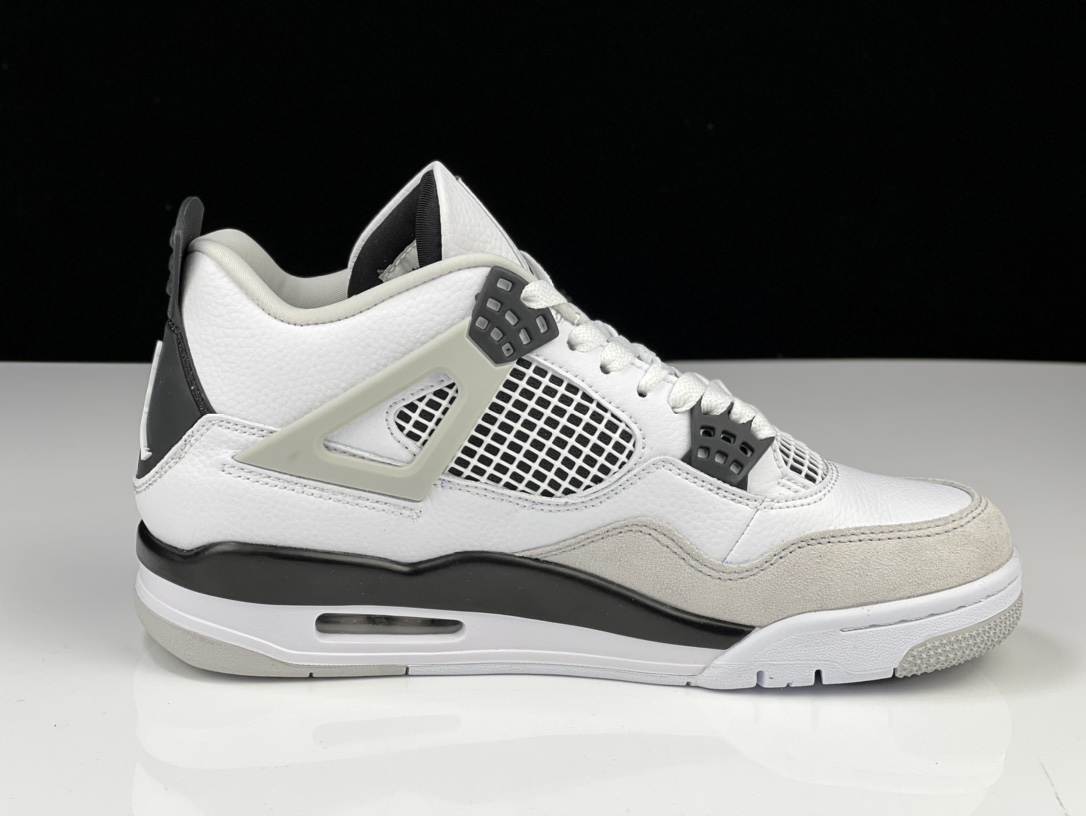 AJ4灰黑拼接鞋码40-47.5总裁