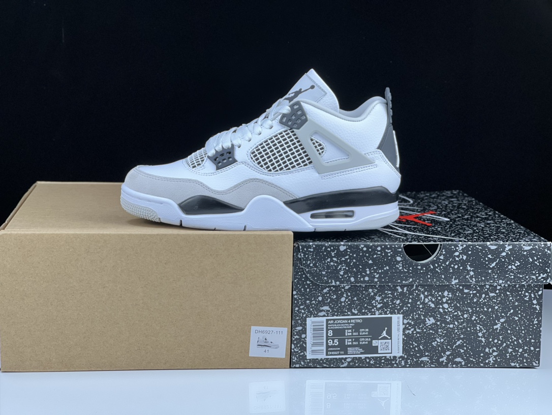 AJ4灰黑拼接鞋码40-47.5总裁