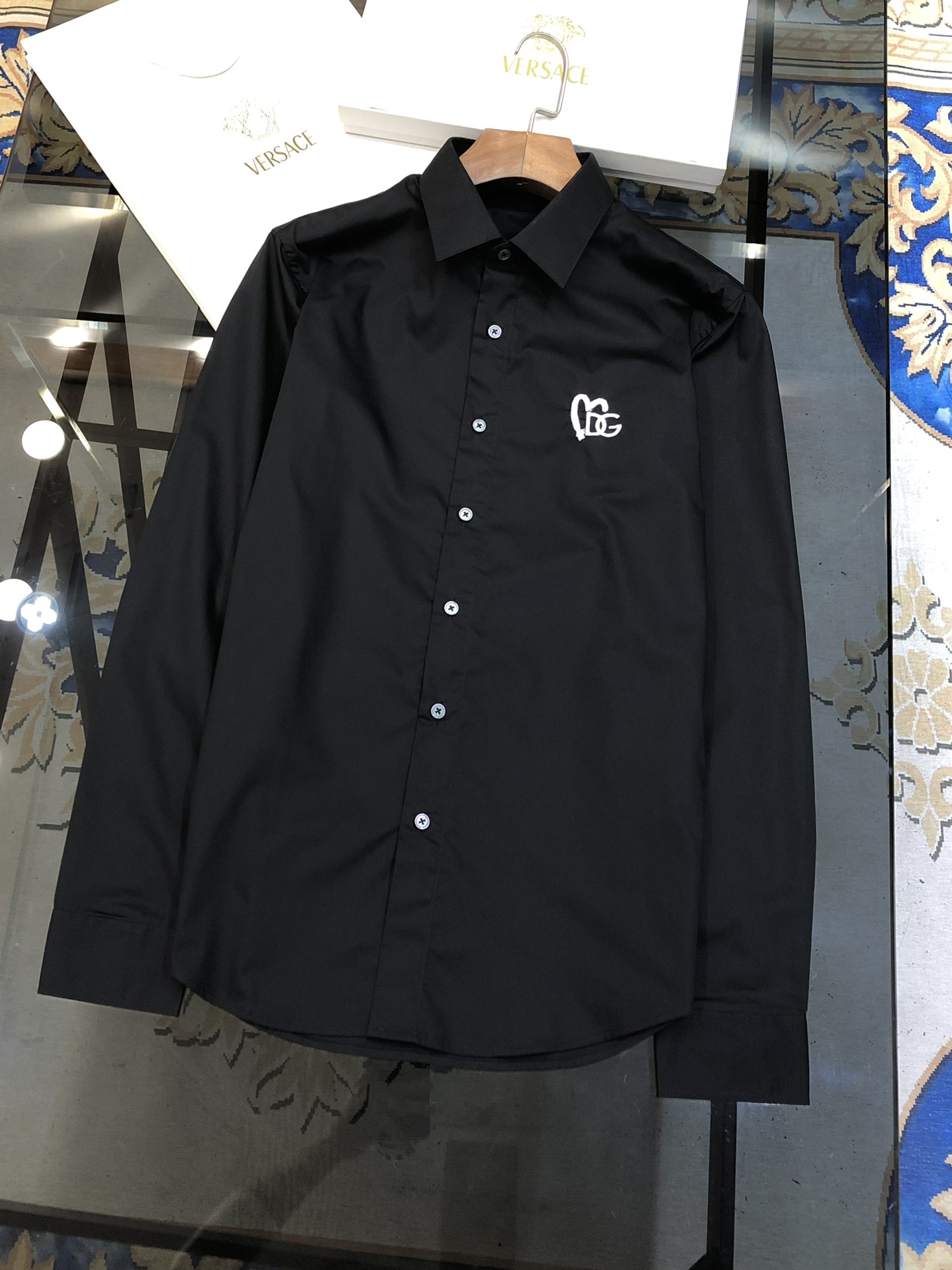 热销款 DG 杜嘉班纳🔥早春新款男士休闲长袖衬衫独家专供 官网同步售卖 ✨✨简洁时尚 修身版型 高版本 ✨✨胸前立体刺绣logo设计 纽扣 2
