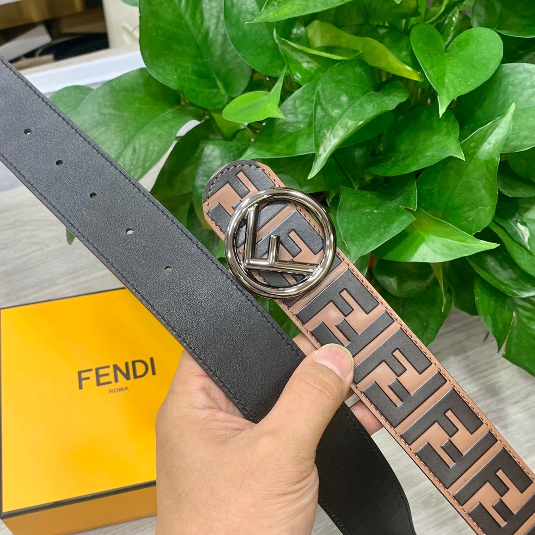 FENDl/芬迪专柜同款宽40MM标志造型宽皮带钉扣式带扣棕色小牛皮制成印有浮雕手绘黑色与棕色FF图案镀