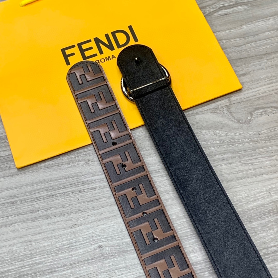 FENDl/芬迪专柜同款宽40MM标志造型宽皮带钉扣式带扣棕色小牛皮制成印有浮雕手绘黑色与棕色FF图案镀