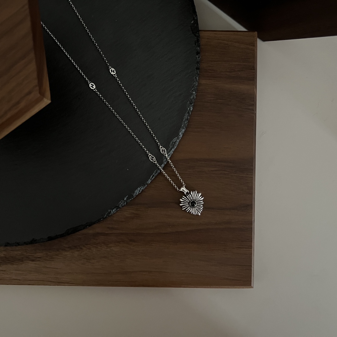Gucci Jewelry Necklaces & Pendants Black