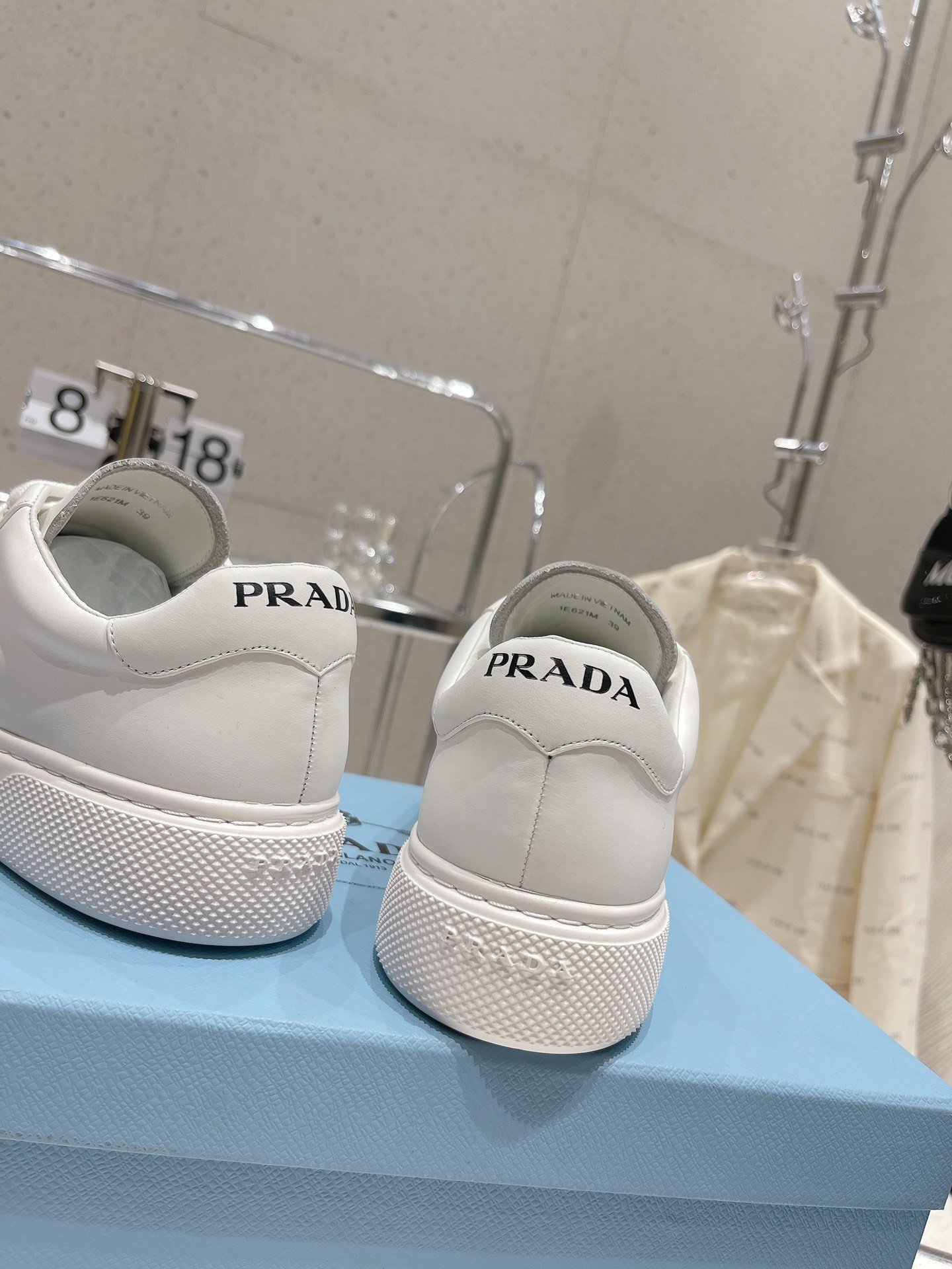 Prada普拉达2023新款板鞋通勤