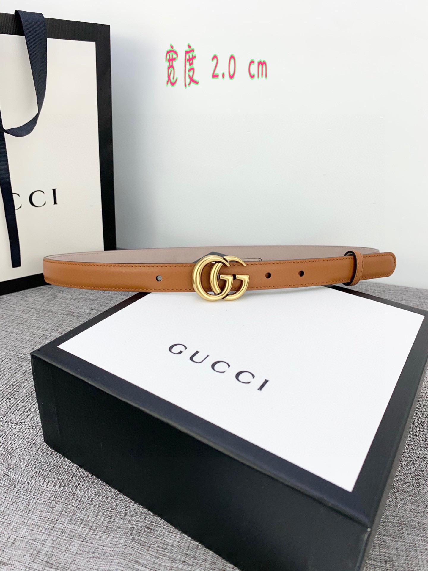 宽度2.0cmGUCCI此细款腰带用采光头小层牛皮精制而成配以双G带扣