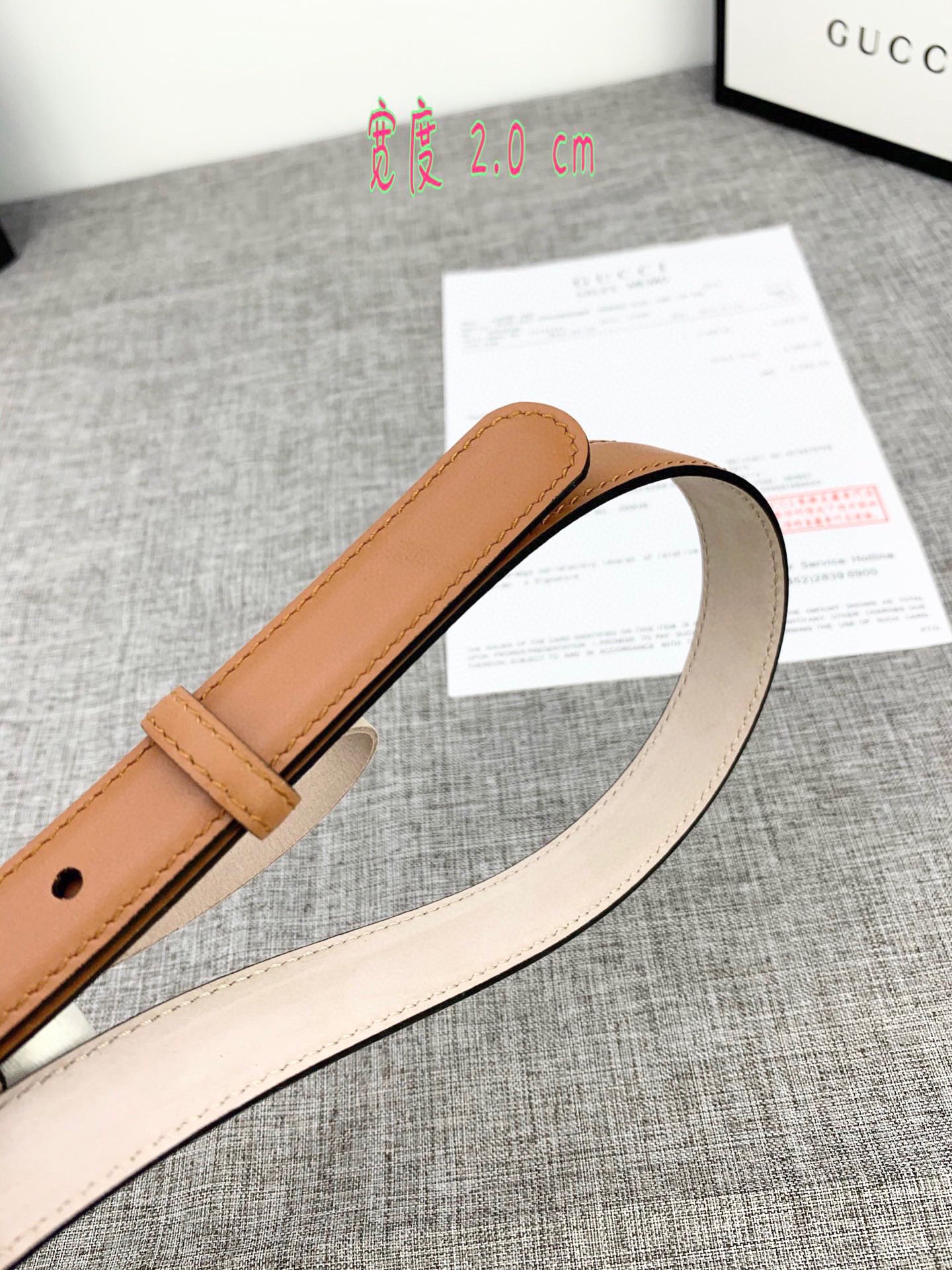 宽度2.0cmGUCCI此细款腰带用采光头小层牛皮精制而成配以双G带扣