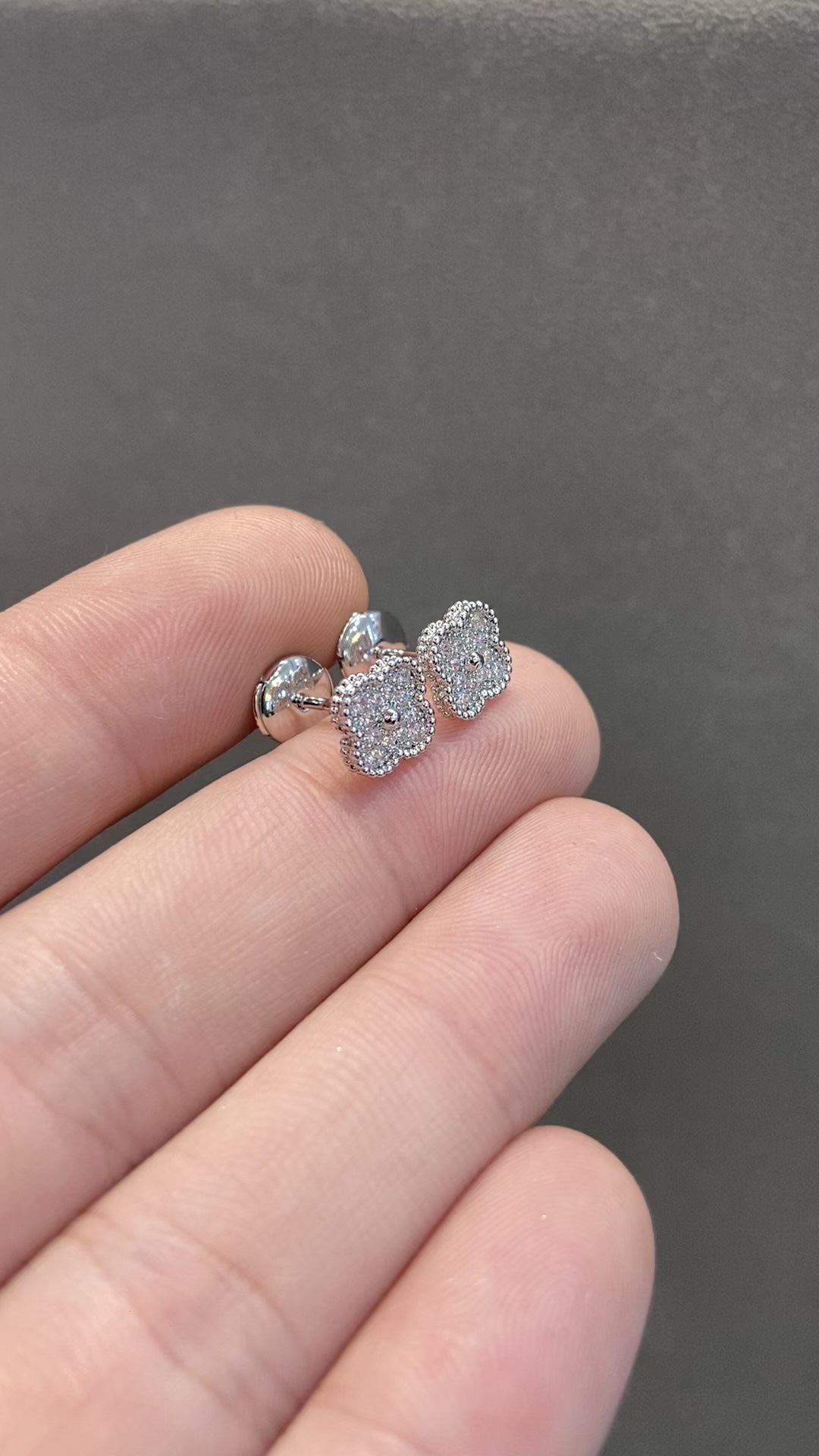 Van Cleef & Arpels vca mini满钻耳钉 白金色