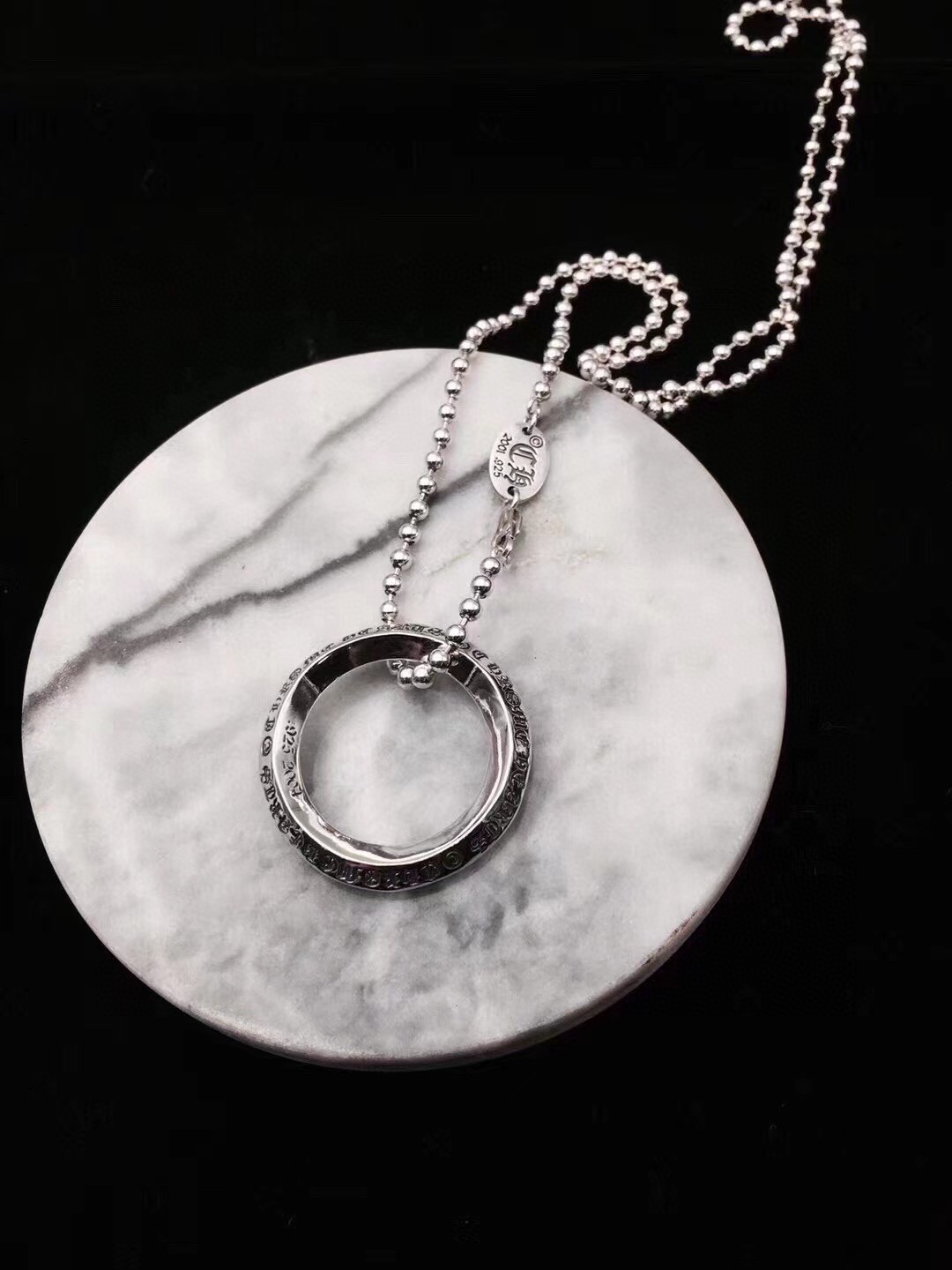 NO:114314,The counter is a fine version Chrome He@rts ring pendant, round bead necklace, original reproduction, purely handmade, authentic fashion essential for opening molds, can be worn by both men and women, same style for couples, rock punk, silver style, retro elements, trendy and versatile, same style for official website, fine jewelry, chrome hearts, necklace19860909专柜精工版本 Chrome He@rts圆环吊坠 圆珠项链 原版复刻 纯手工打造 ～正品开模潮流时尚必备 男女均可佩戴 情侣款同款 摇滚朋克泰银风格 复古元素 潮流百搭 官网同款,饰品精品,chrome hearts,necklace,Jewelry