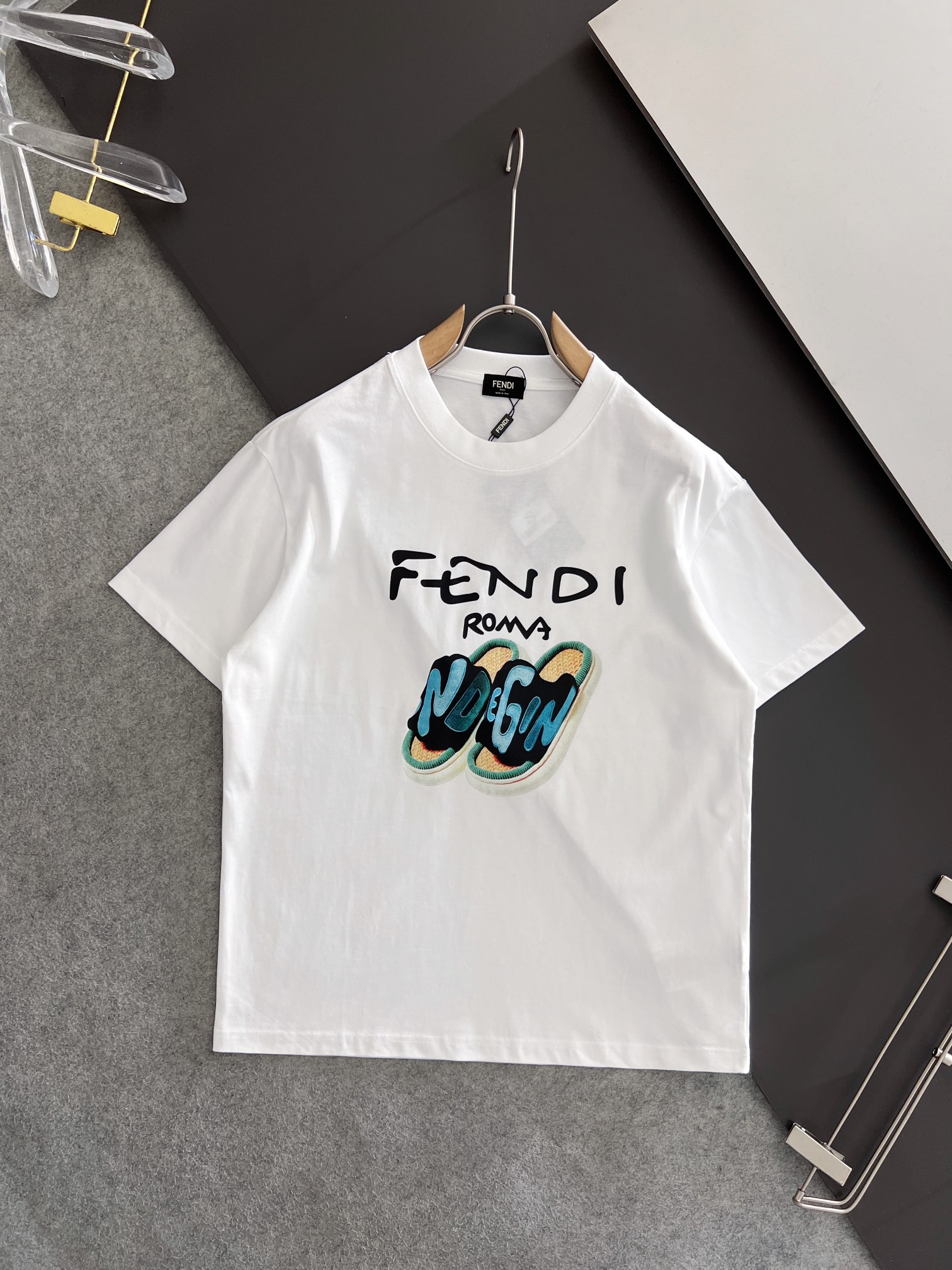 Camiseta de Manga Corta con Estampado de la Última Colección de FENDI, de Alta Calidad, Réplica Original de T…
