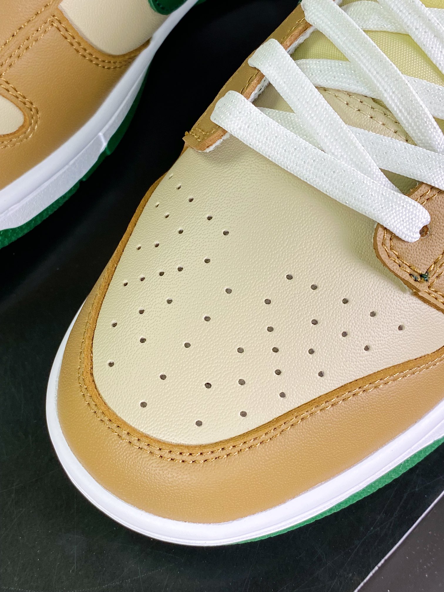 SB Dunk Low ”Gold Green” dunk series low-top sneakers ”white brown green” FB7160-231