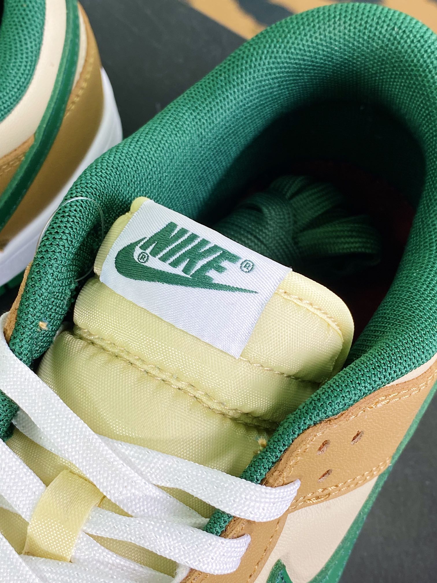 SB Dunk Low ”Gold Green” dunk series low-top sneakers ”white brown green” FB7160-231