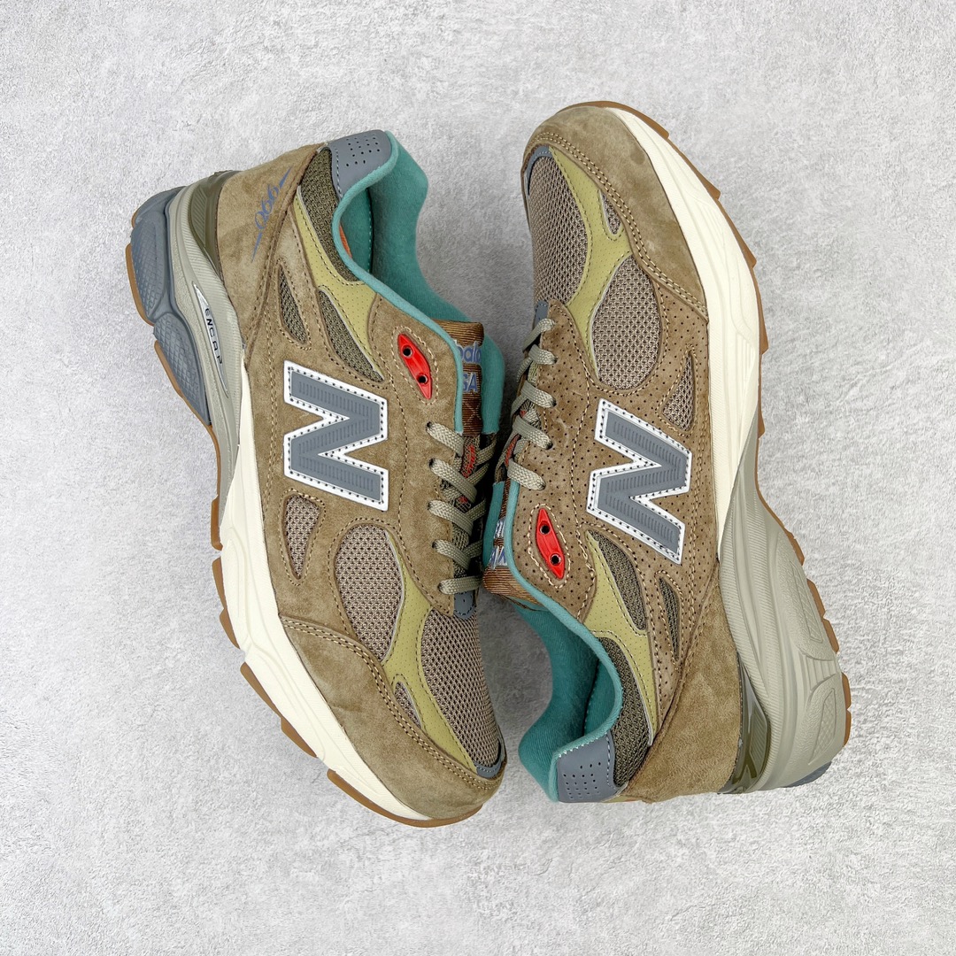 图片[3]-＃K版纯原福利 Bodega x New Balance M990BD3 新百伦NB990V3 联名灰咖 第三代总统复古慢跑鞋 正确3M反光细节 原楦原纸版开发 正确6层组合底模精密开发 搭载全新碳素中底 后跟透明TPU水晶装饰条稳固 沿用了引以为傲的跑鞋手工技艺 采用猪皮绒面并包裹局部透气网面的鞋身设计 菱网鞋舌上刻有New Balance USA 鞋面依旧身着经典的大热之灰 彰显了其高端的品质身份 尺码：36 37 37.5 38 38.5 39 40 40.5 41.5 42 42.5 43 44 45-选品中心